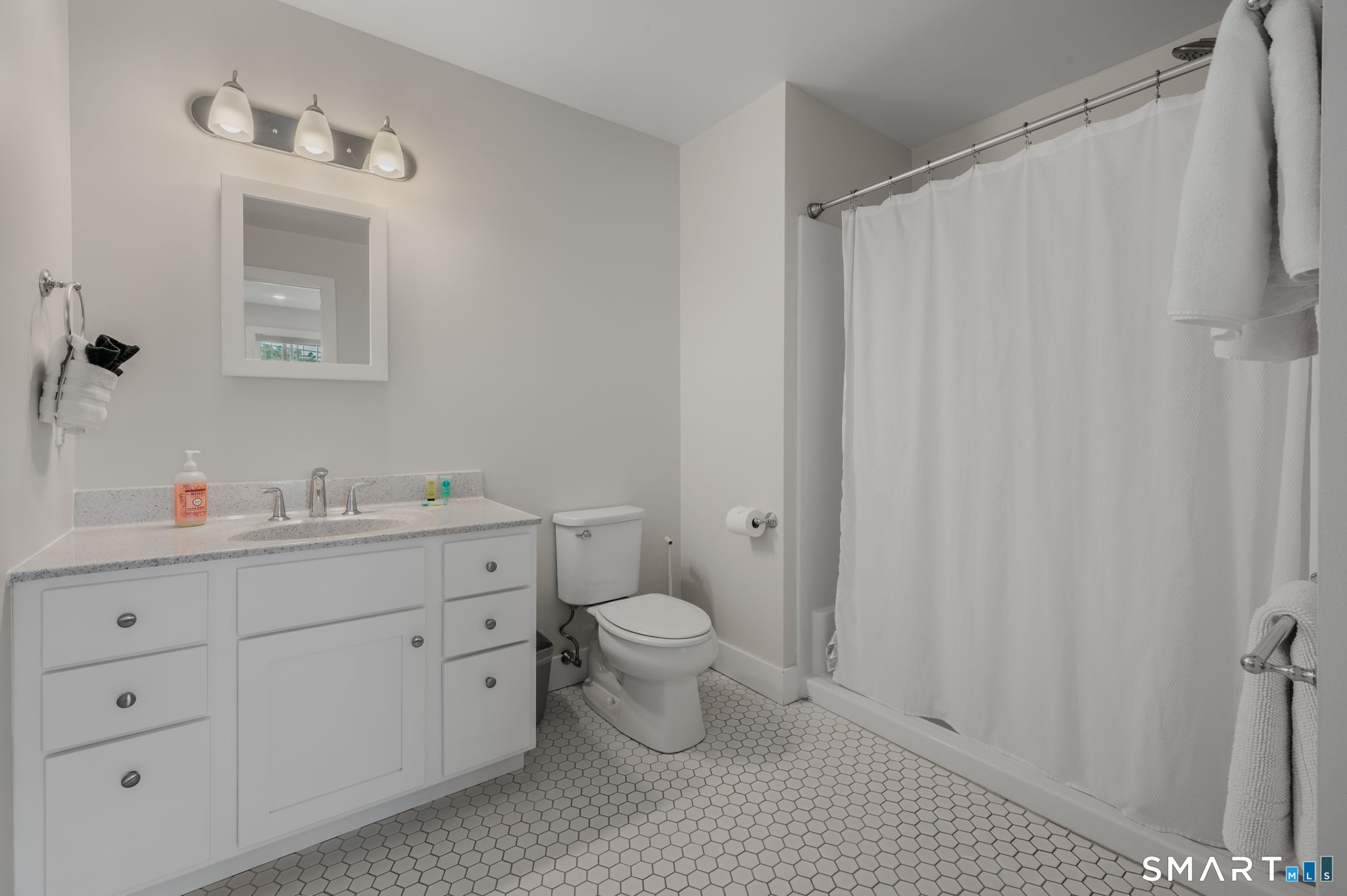 908 Stonington Road Property Photo 16
