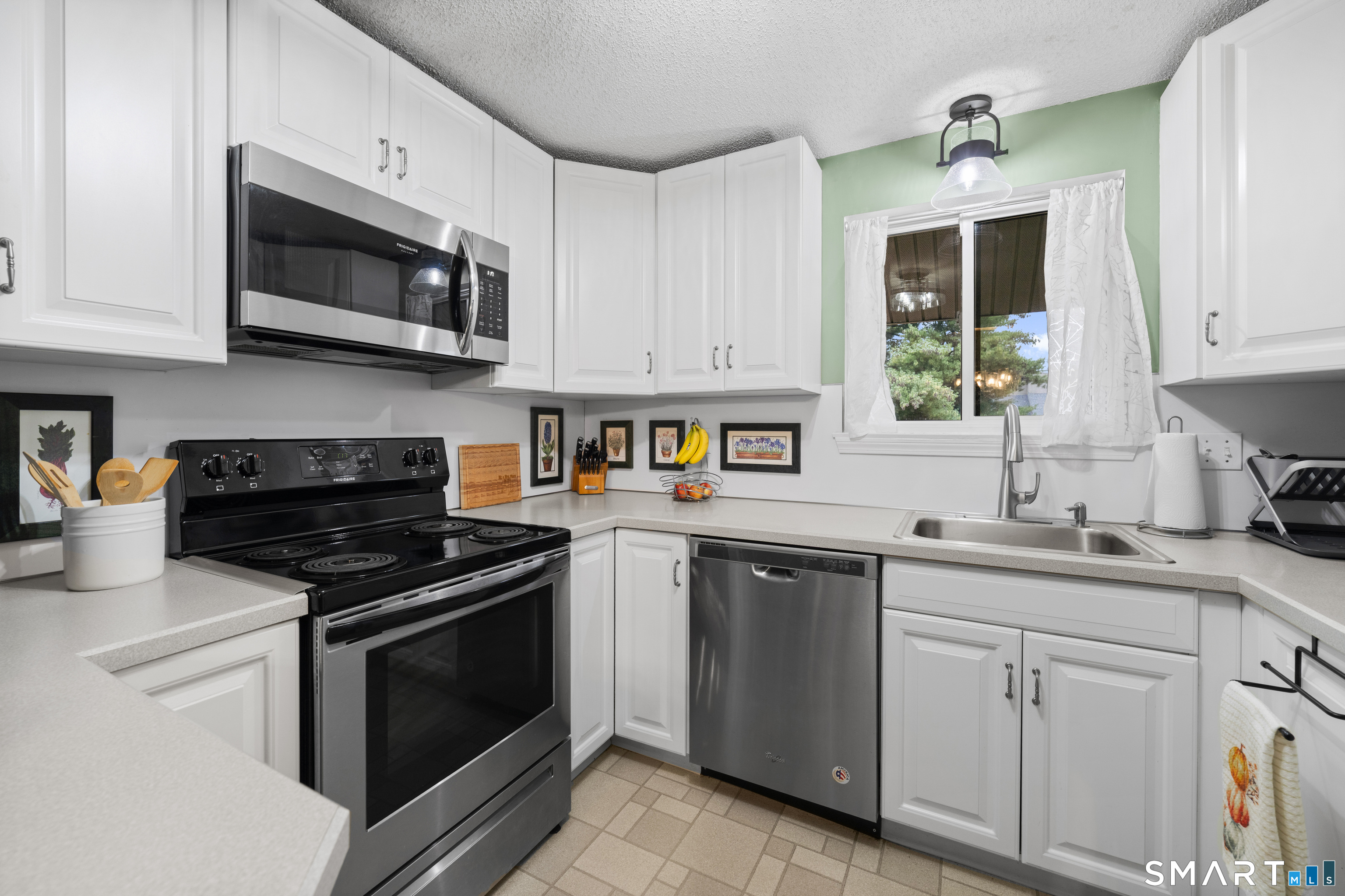 22 Amato D Drive Property Photo 4