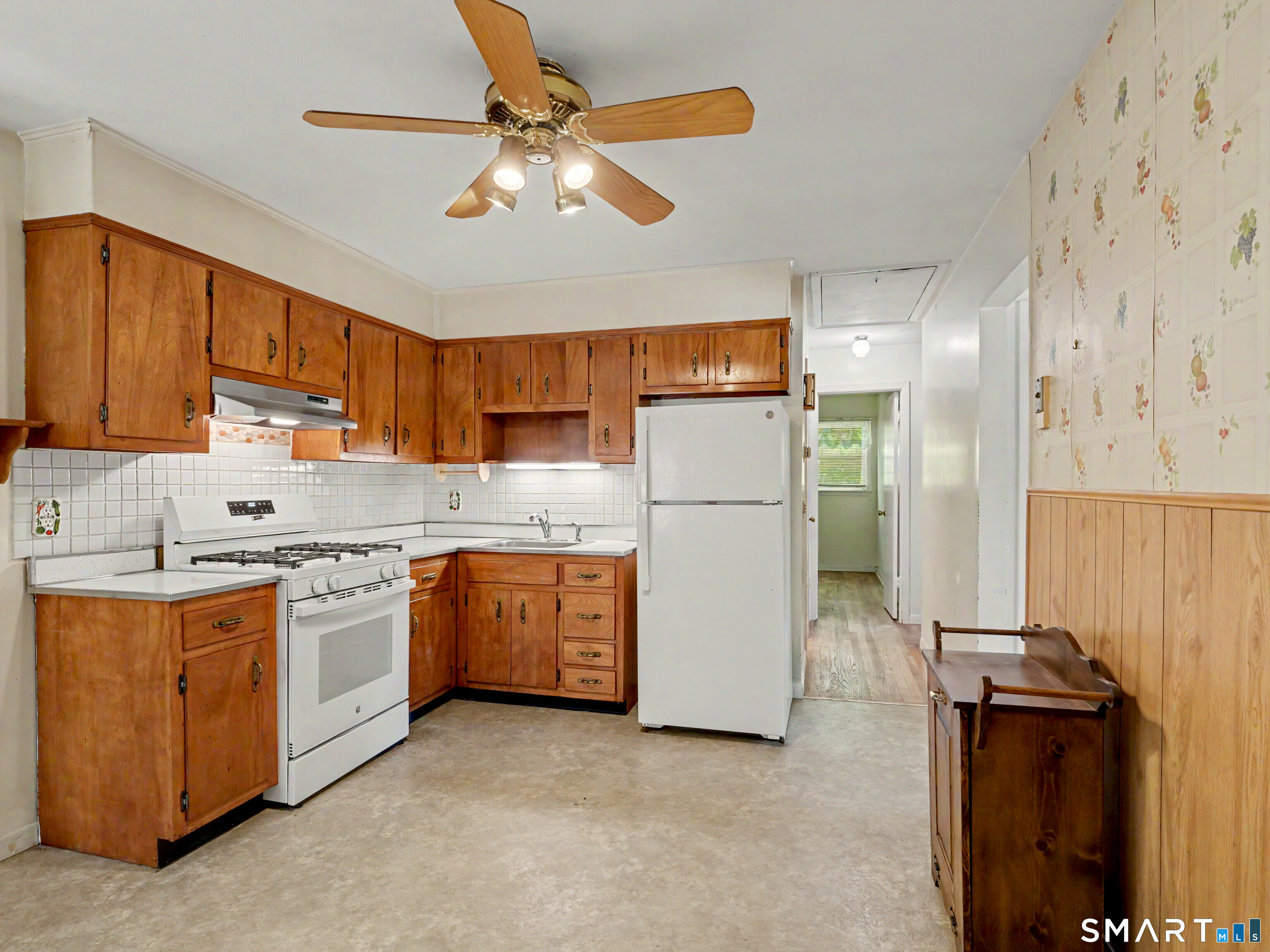 2 Almar Drive Property Photo 5