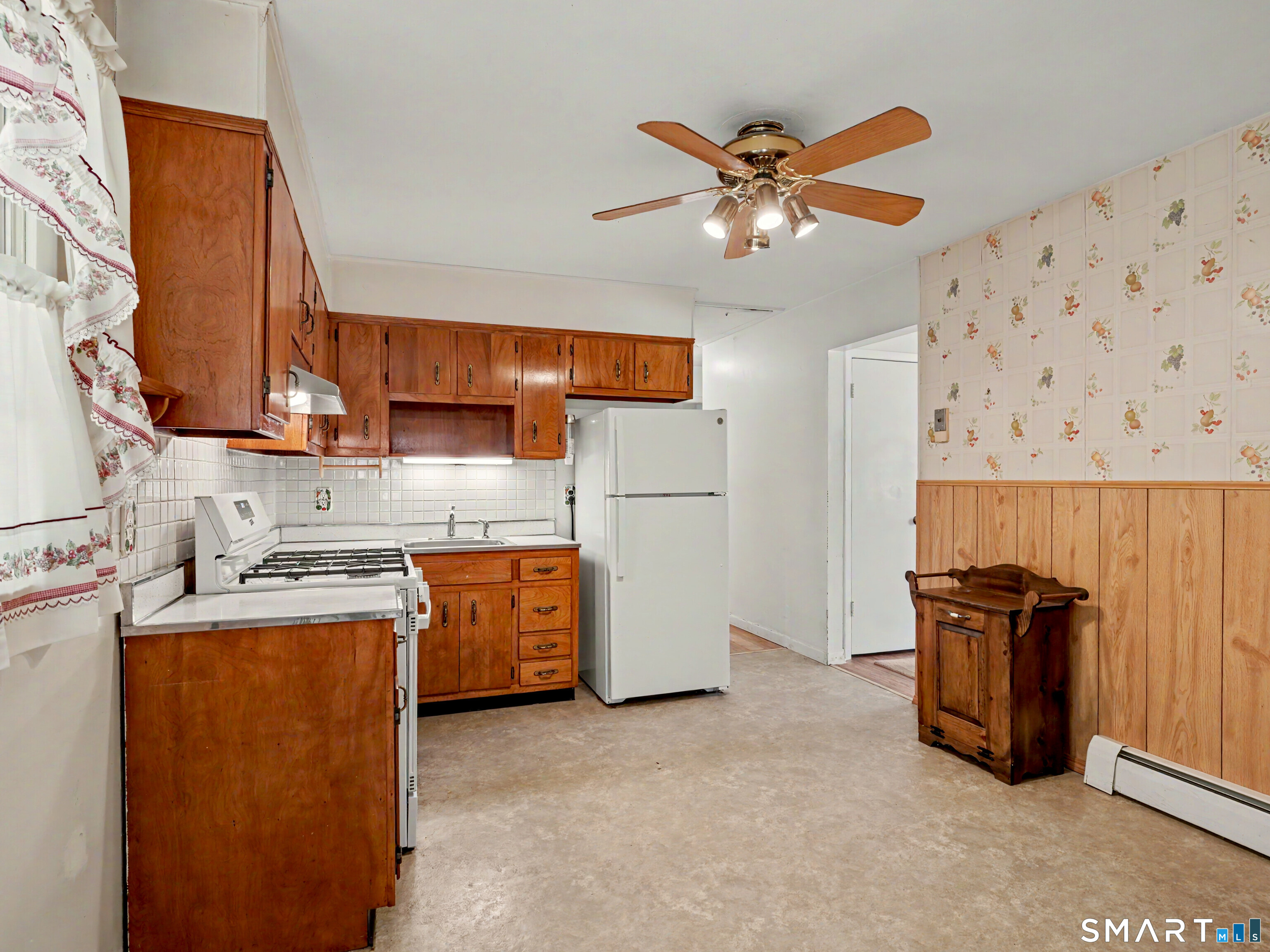 2 Almar Drive Property Photo 6