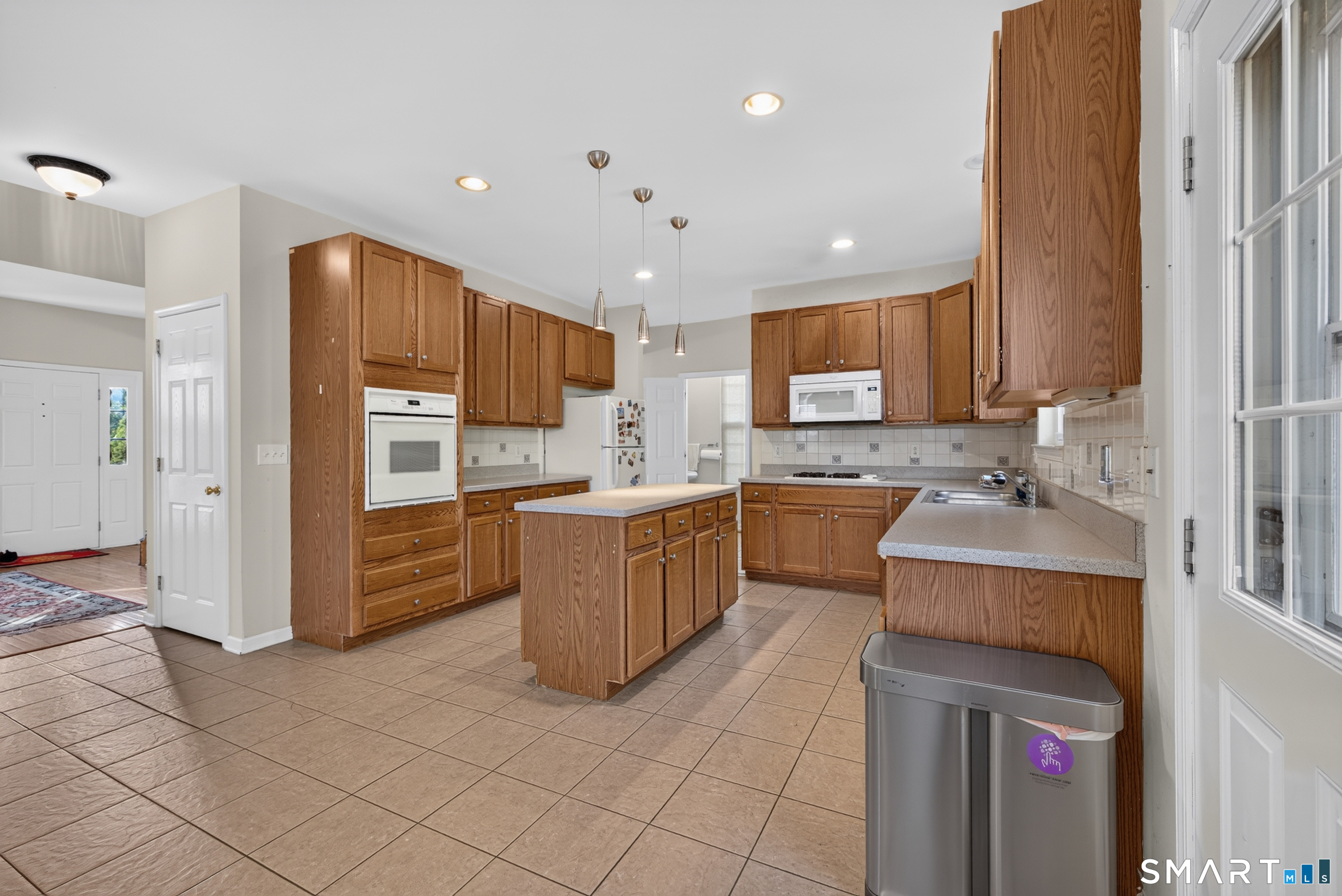 25 Auburn Way Property Photo 5
