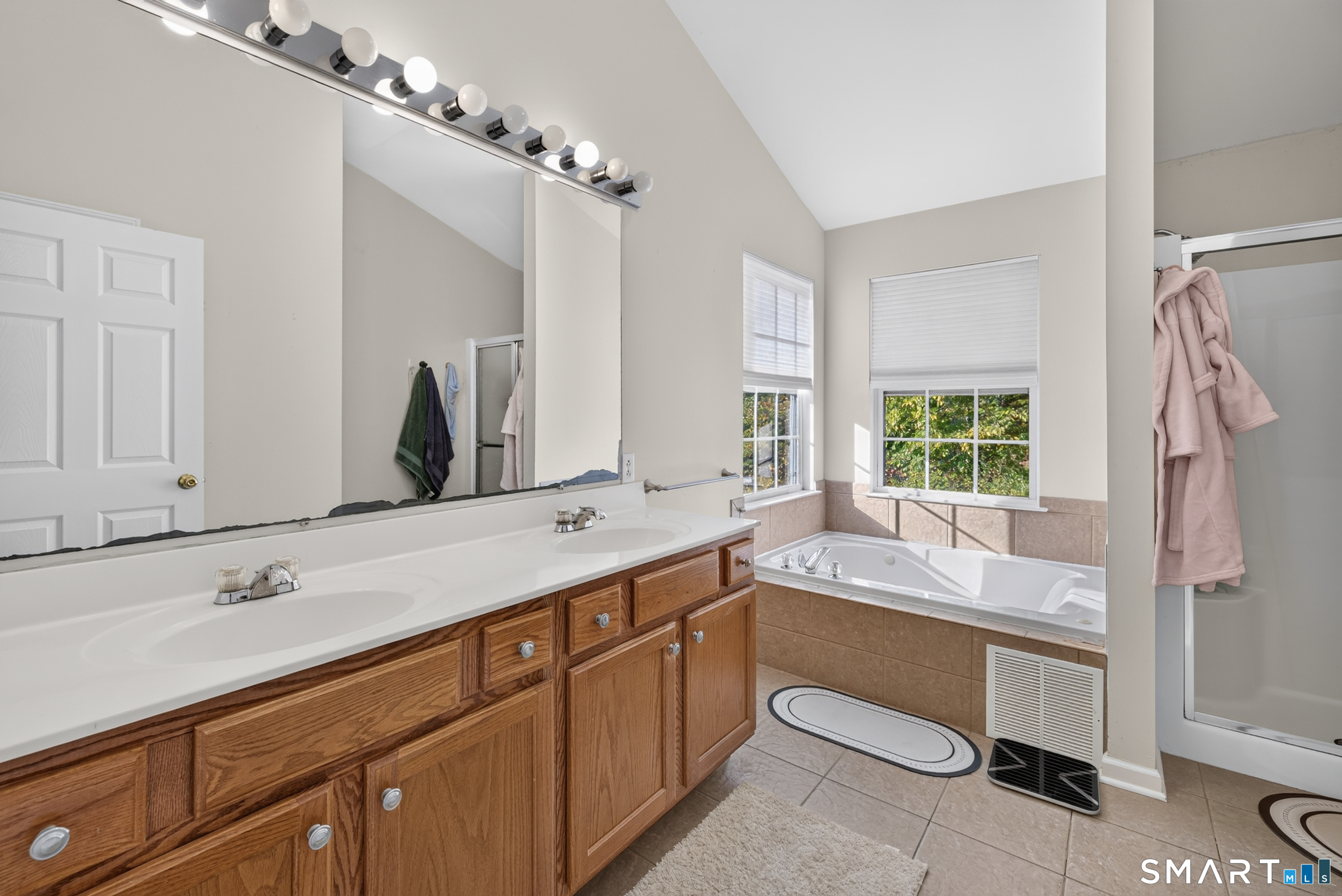 25 Auburn Way Property Photo 17
