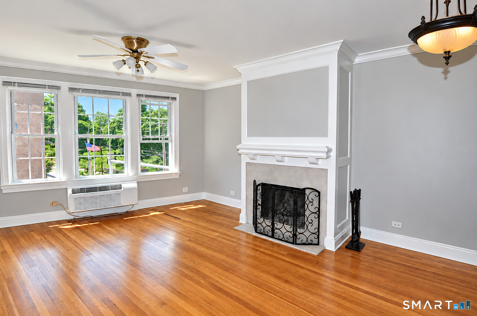 833 Summer 3b Street Property Photo 4