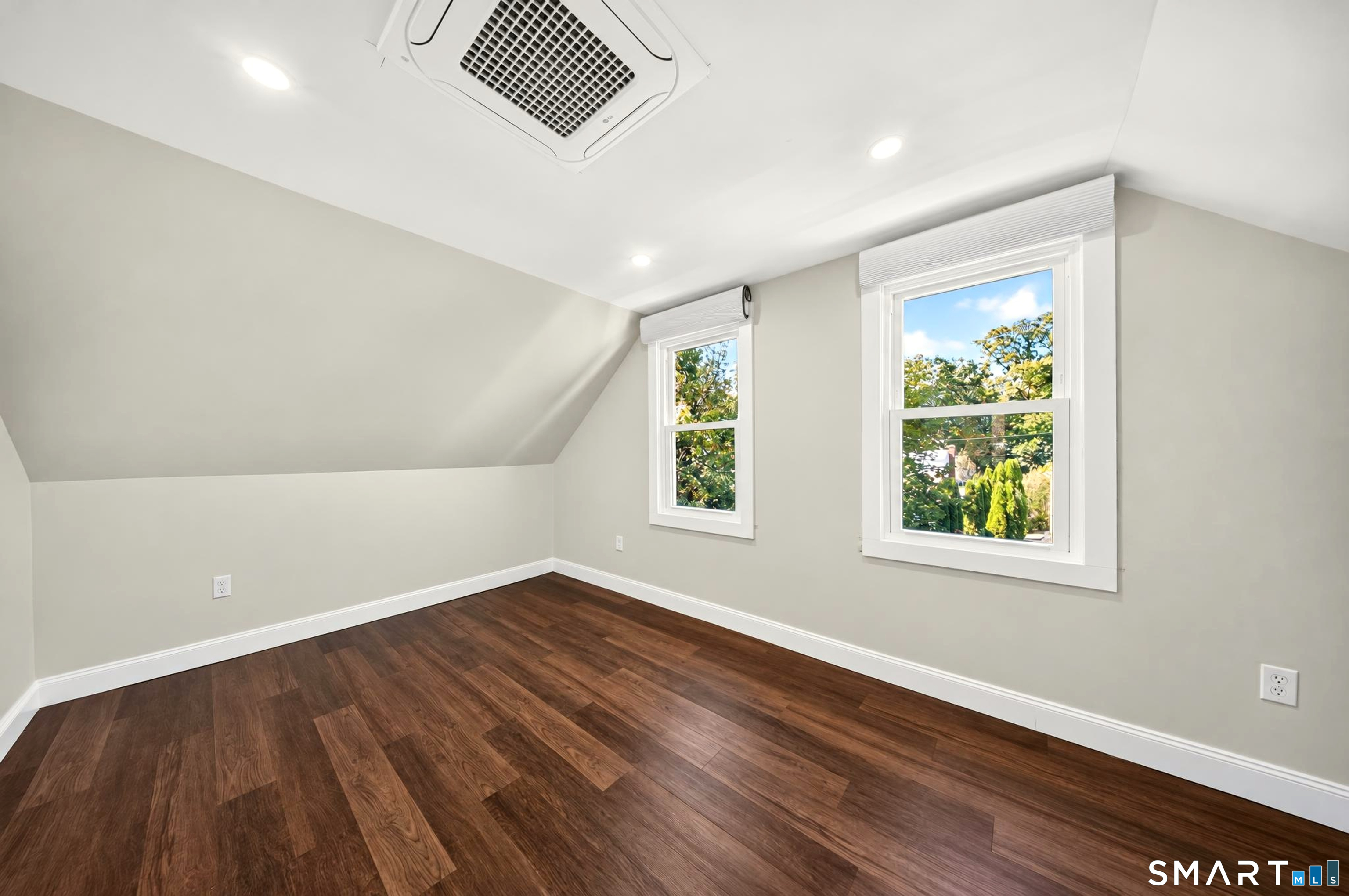 15 Ridgeway Street Property Photo 22