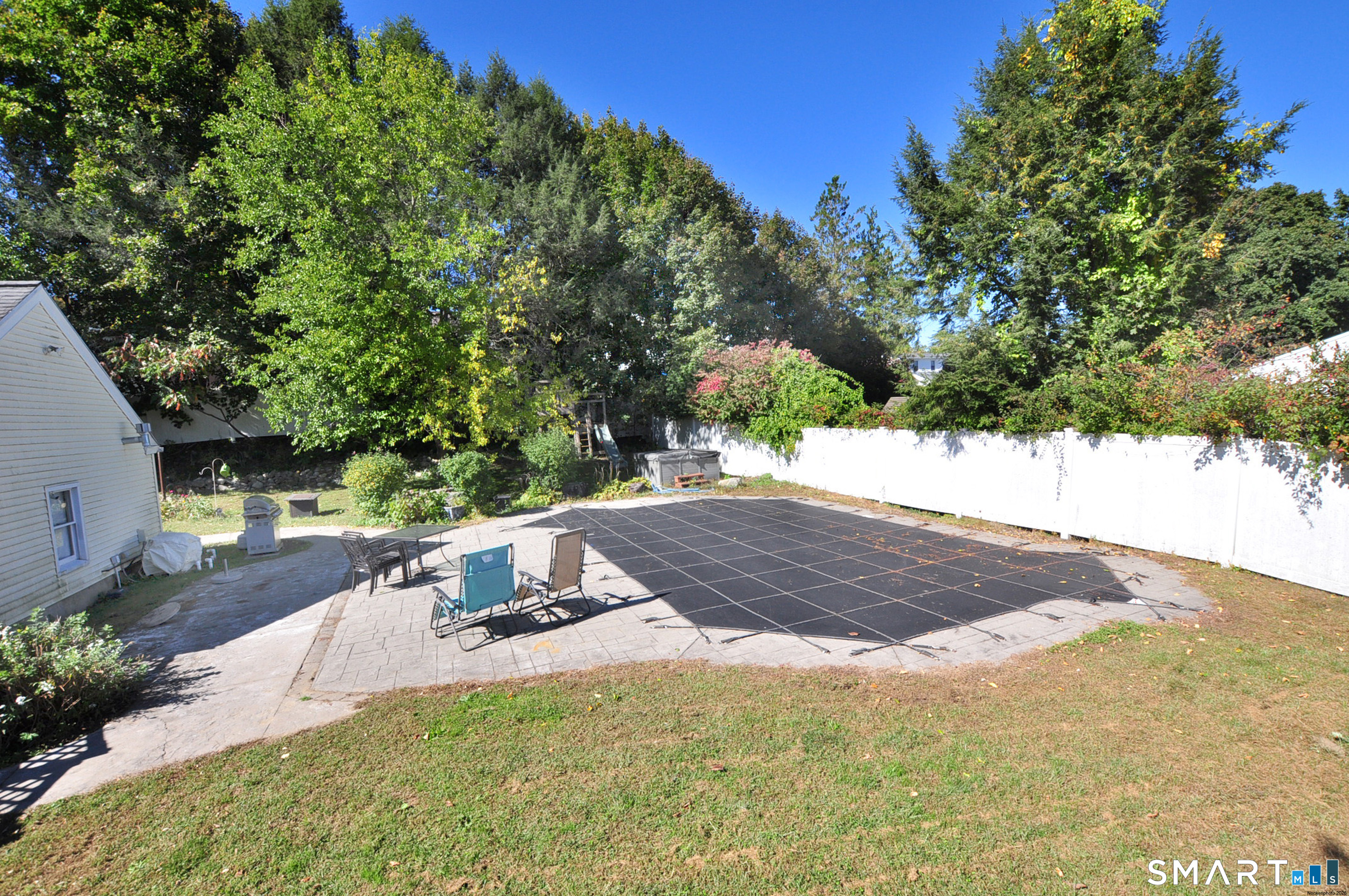 100 Irvington Avenue Property Photo 21