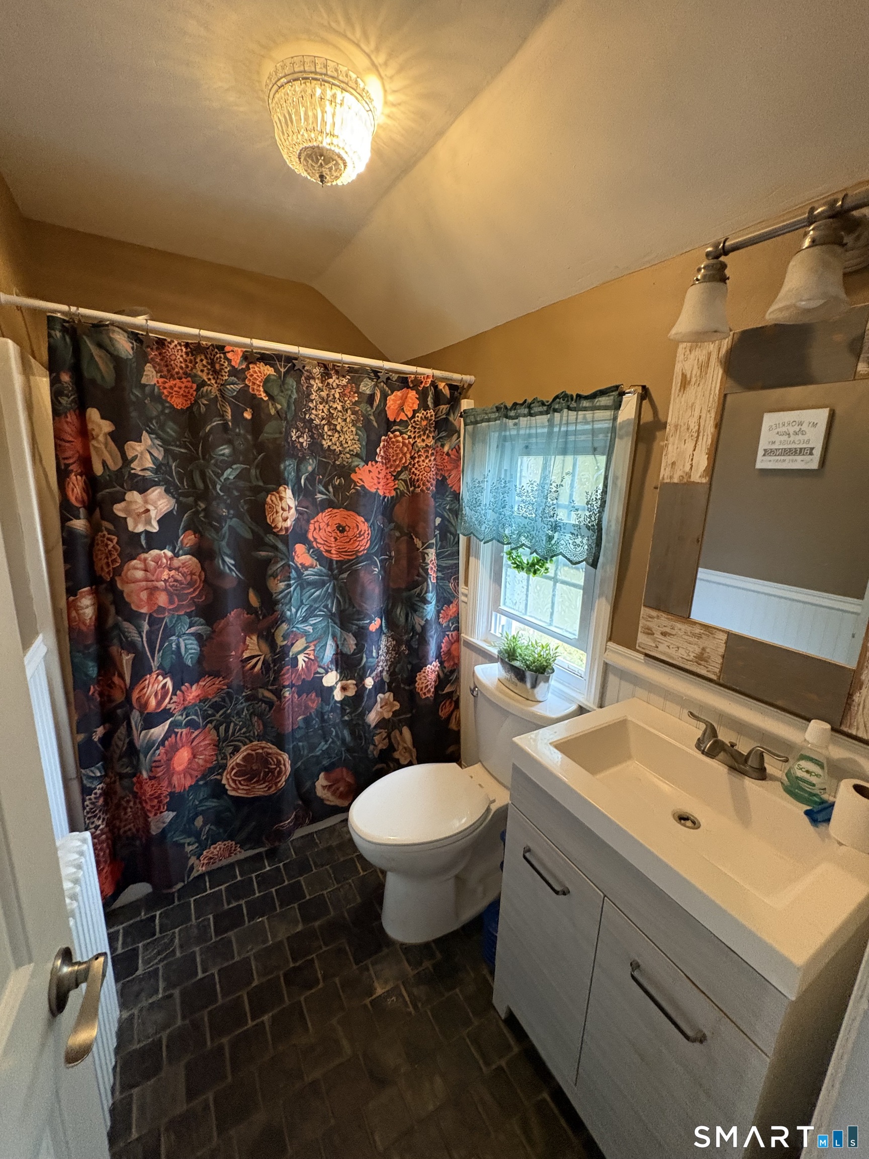 100 Irvington Avenue Property Photo 28