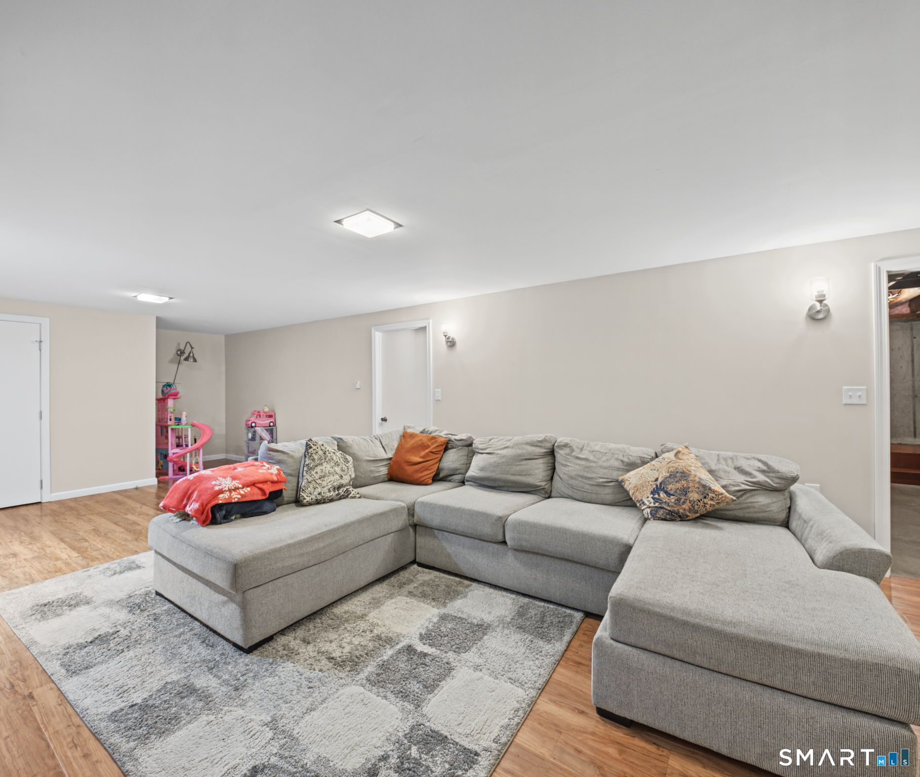 43 Jefferson Avenue Property Photo 26