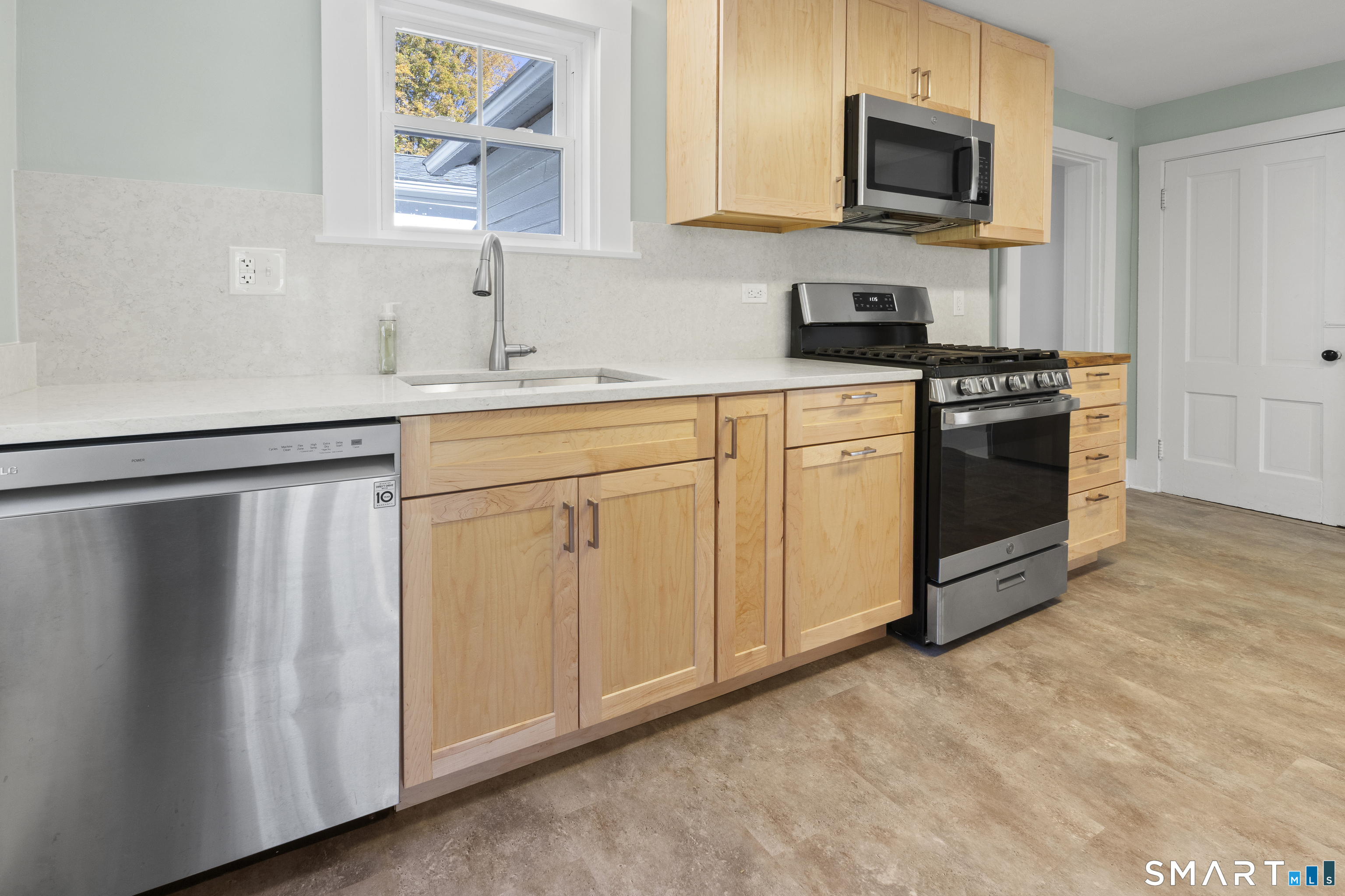54 Westford Road Property Photo 8