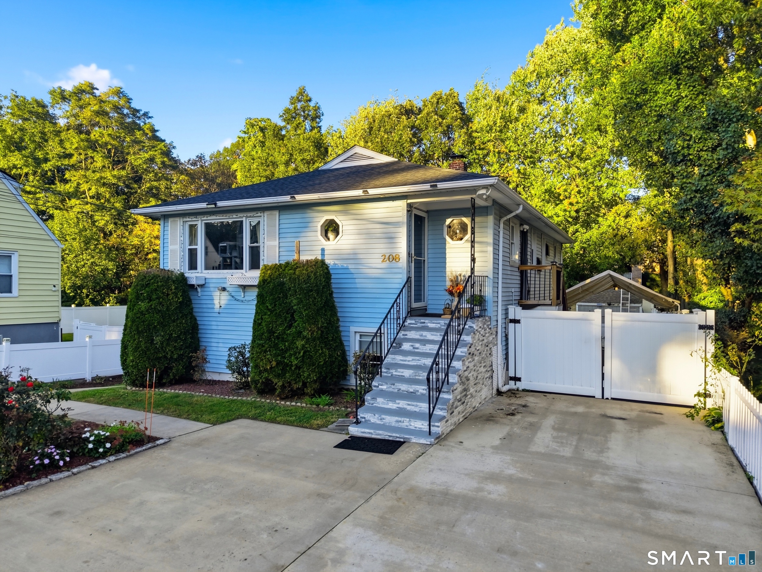 208 Sunrise Terrace Property Photo 1