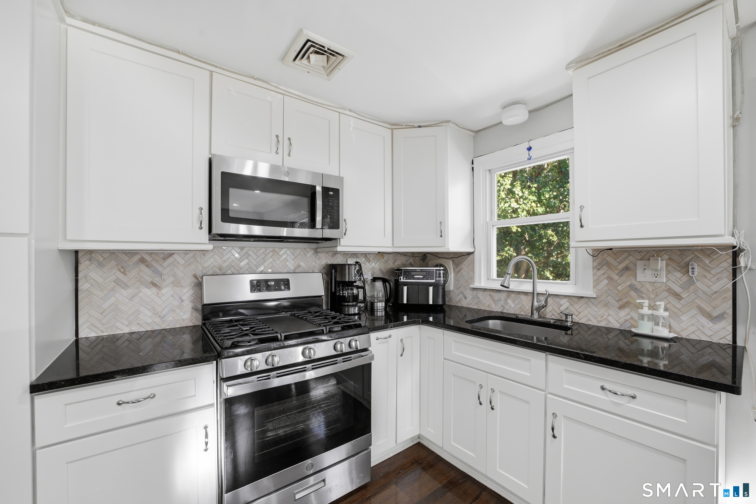 208 Sunrise Terrace Property Photo 5