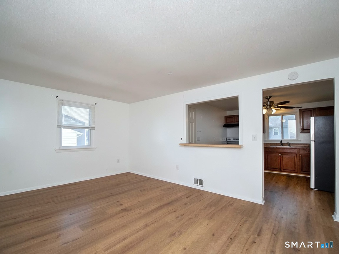38 Mettler B Street Property Photo 6