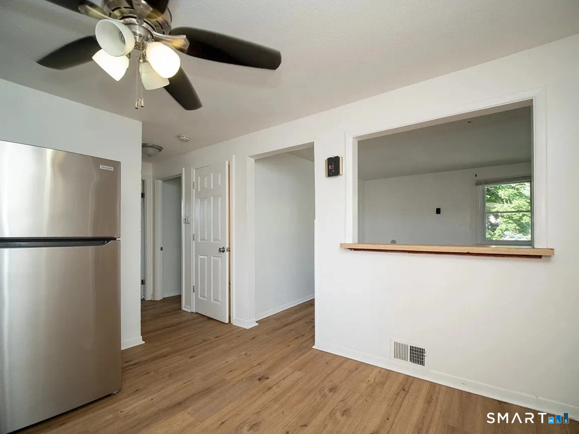 38 Mettler B Street Property Photo 7
