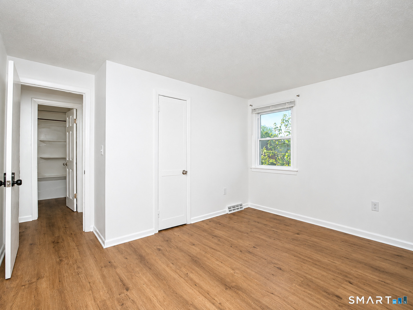 38 Mettler B Street Property Photo 9