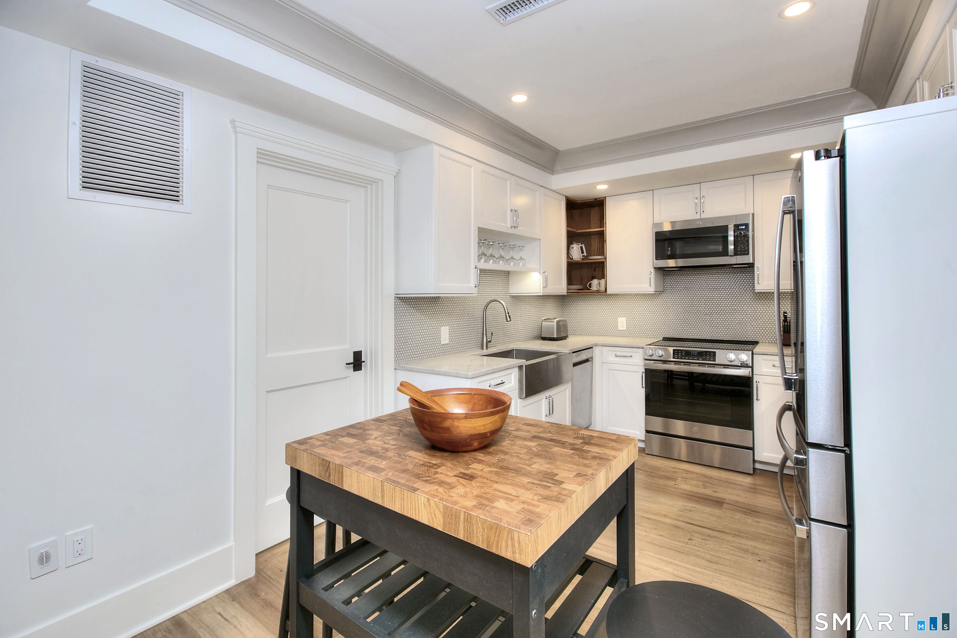 1180 Oldfield Road Property Photo 7