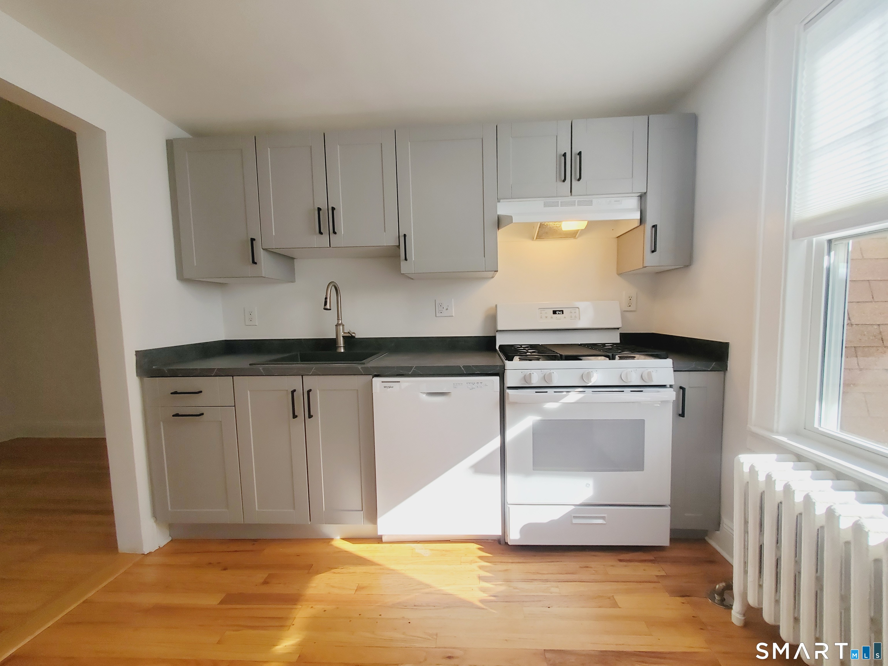 33 Holcomb 2L Avenue Property Photo 1