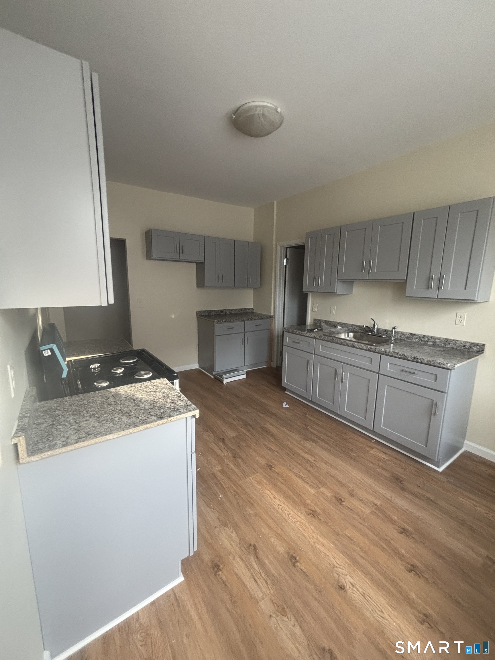 1804 Barnum 5 Avenue Property Photo 6