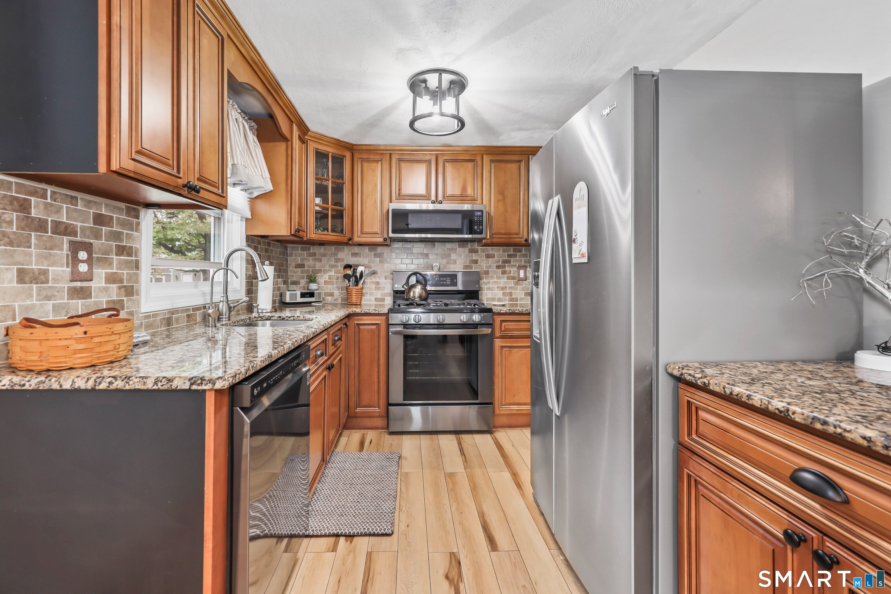 53 Woodland Street Property Photo 10