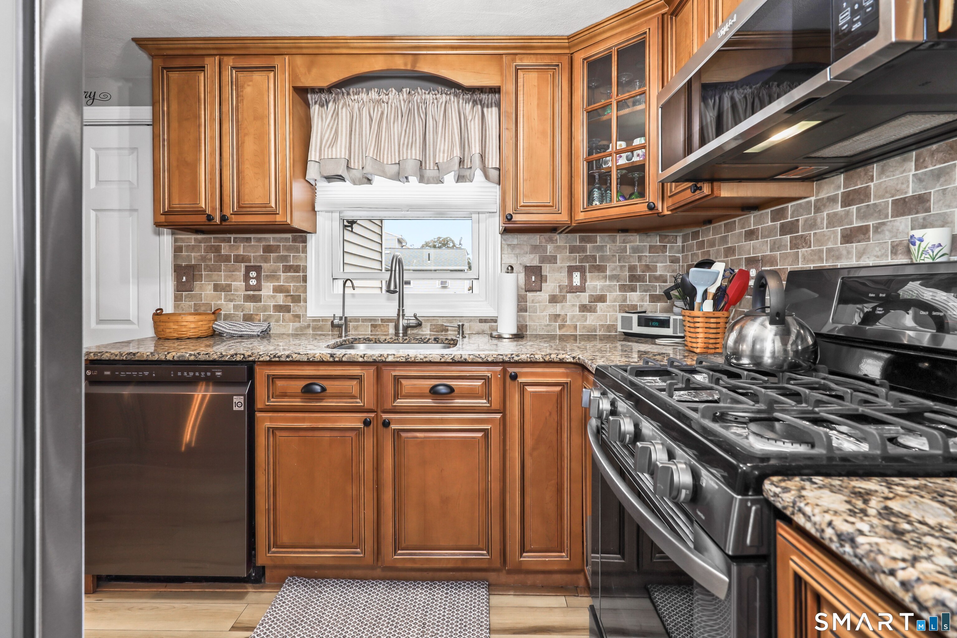 53 Woodland Street Property Photo 11