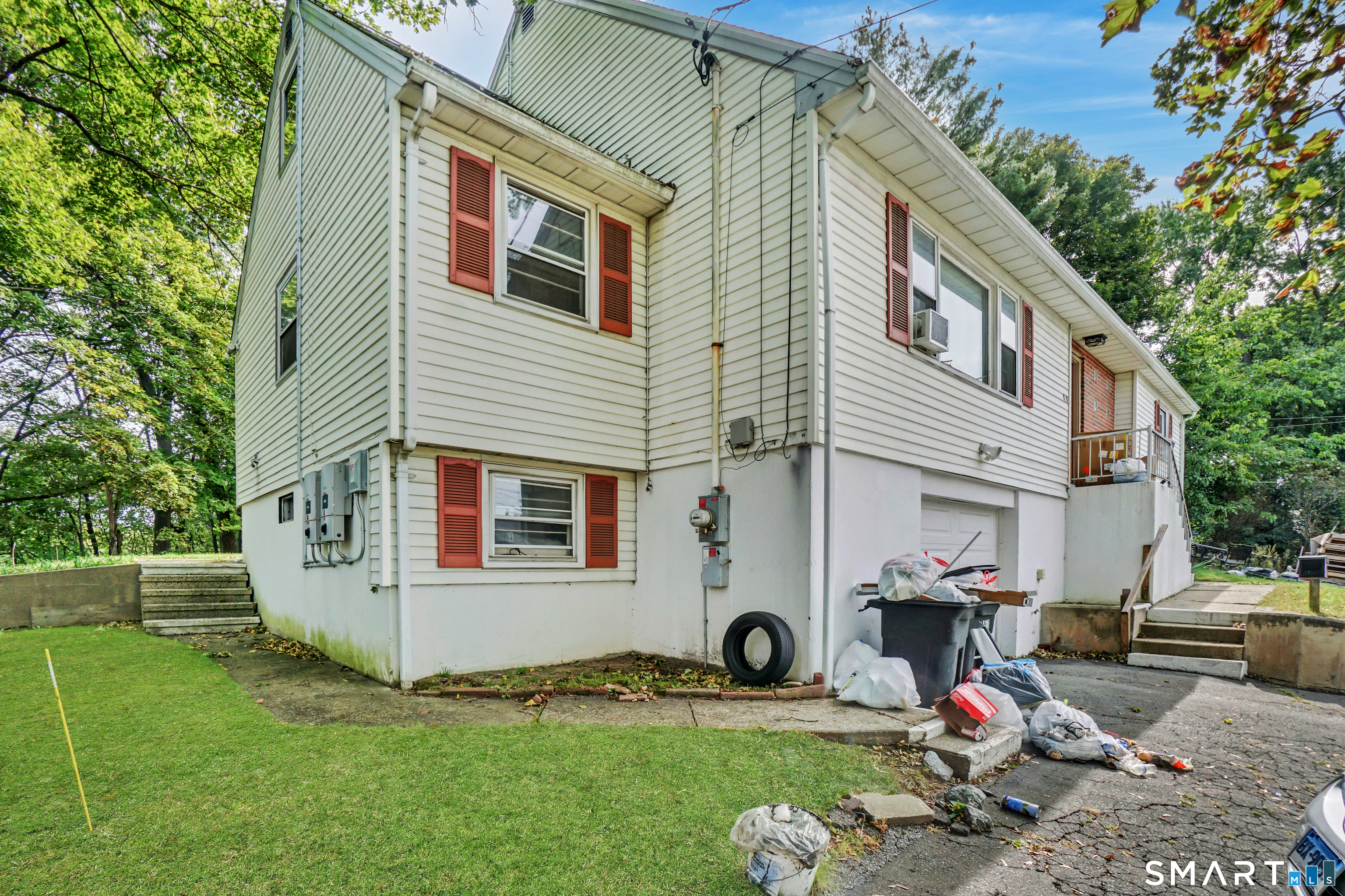 215 Hawkins Street Property Photo 2