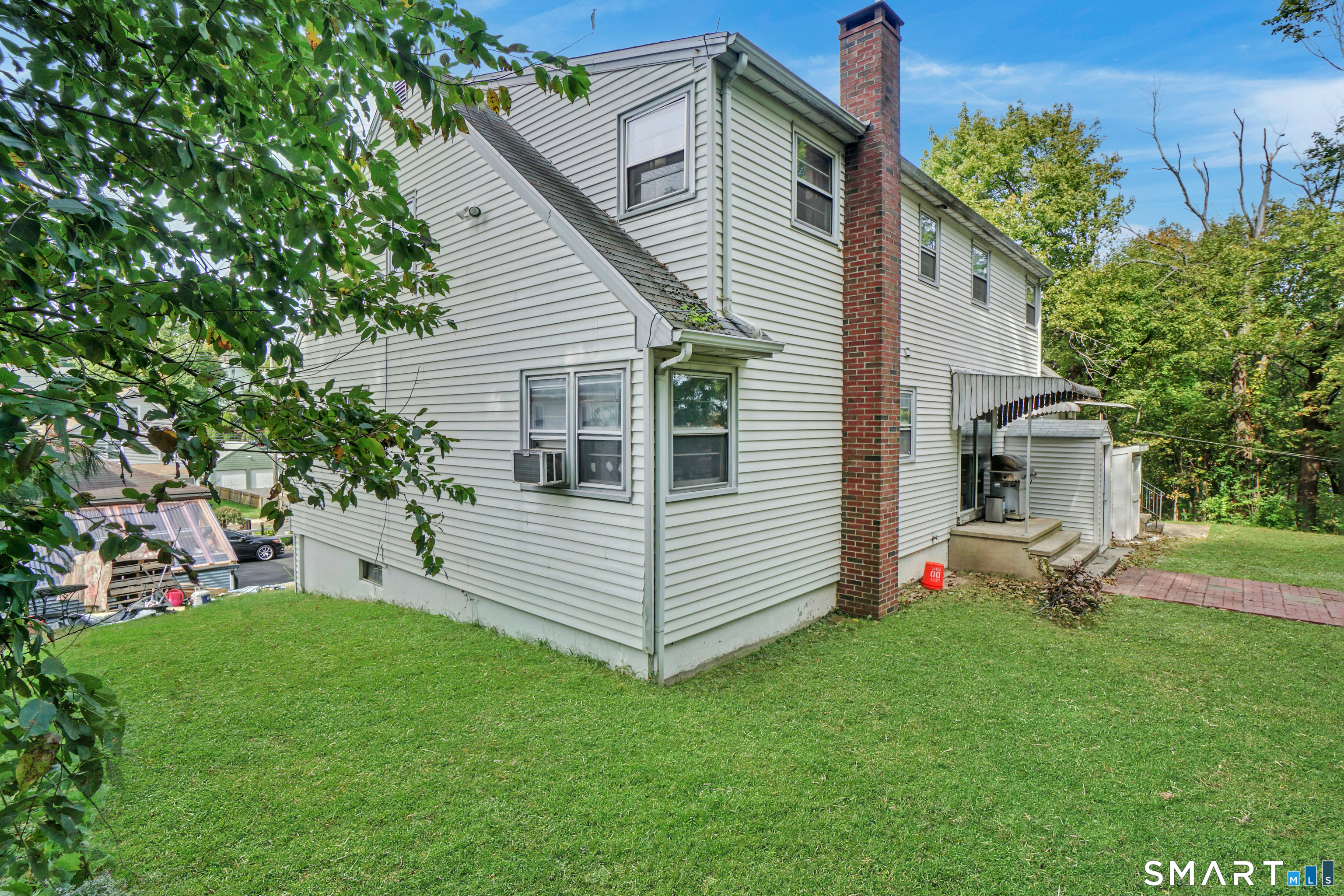 215 Hawkins Street Property Photo 3