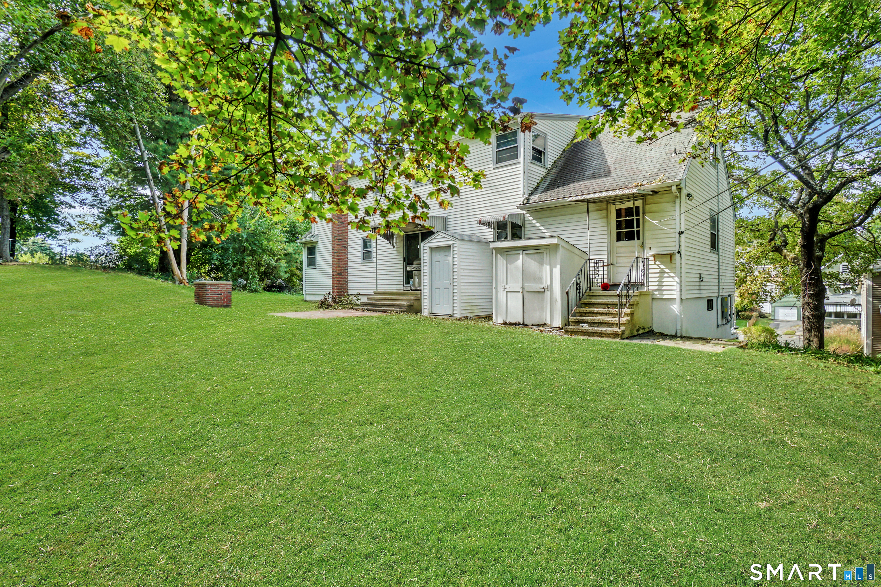 215 Hawkins Street Property Photo 5