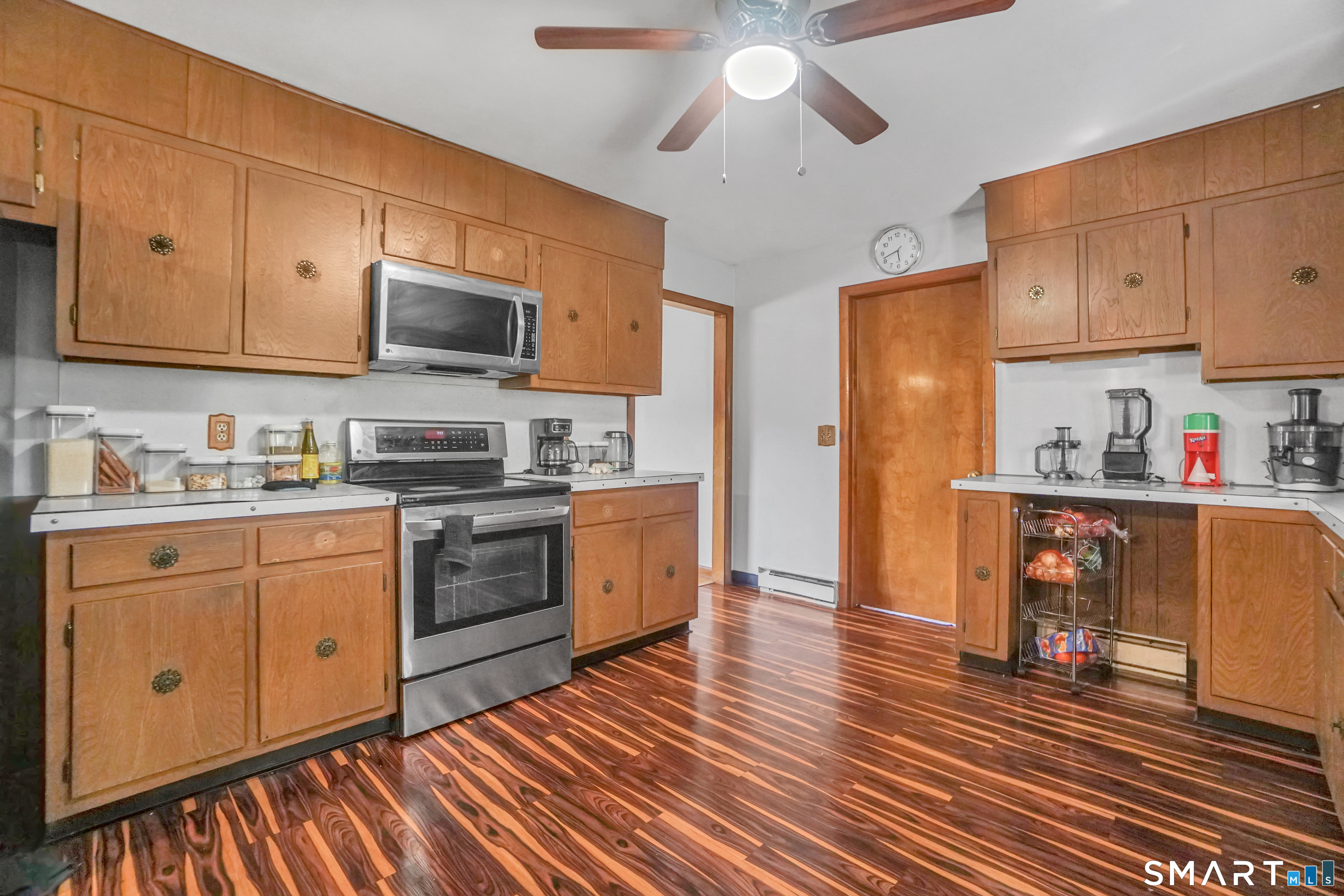 215 Hawkins Street Property Photo 8
