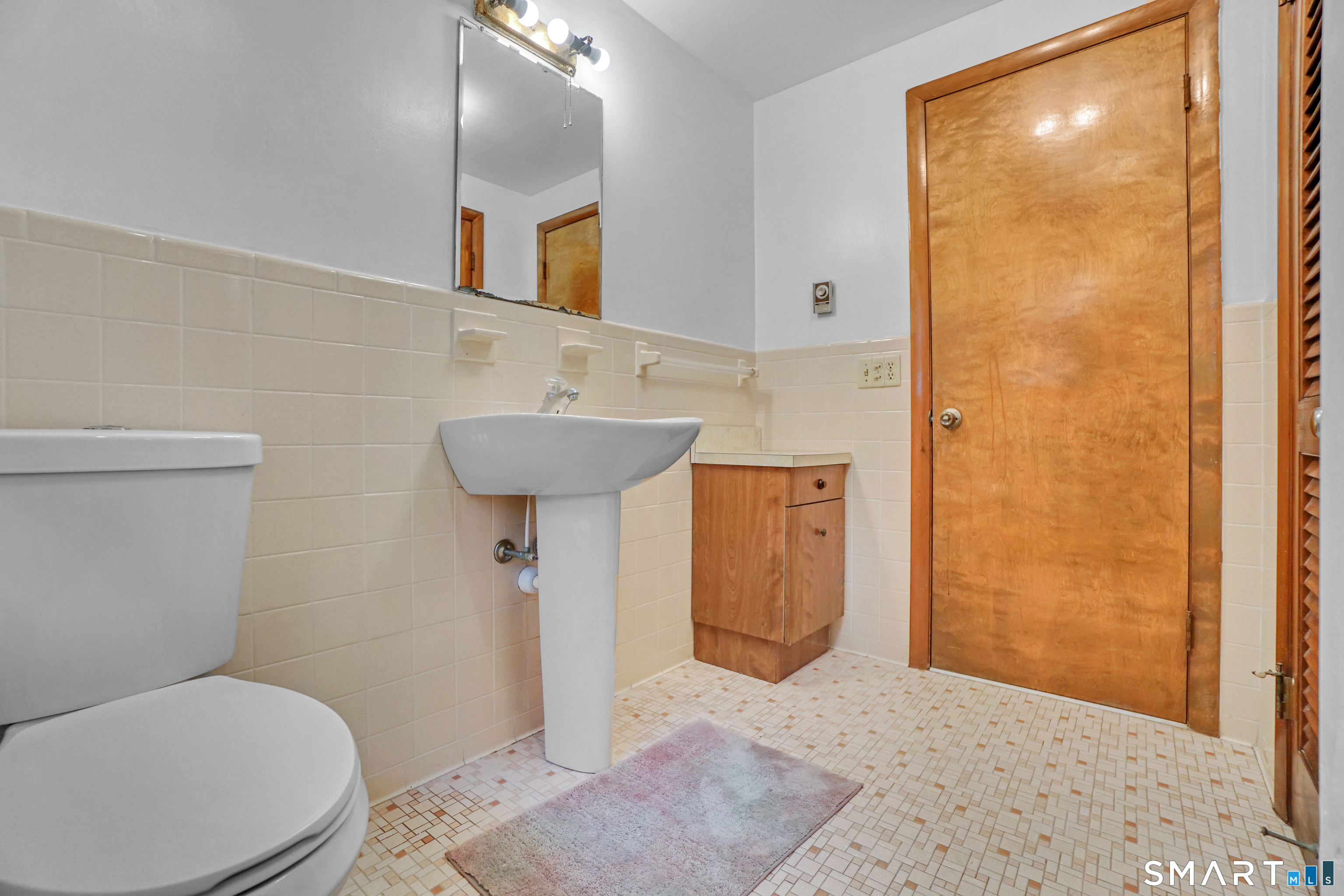 215 Hawkins Street Property Photo 32
