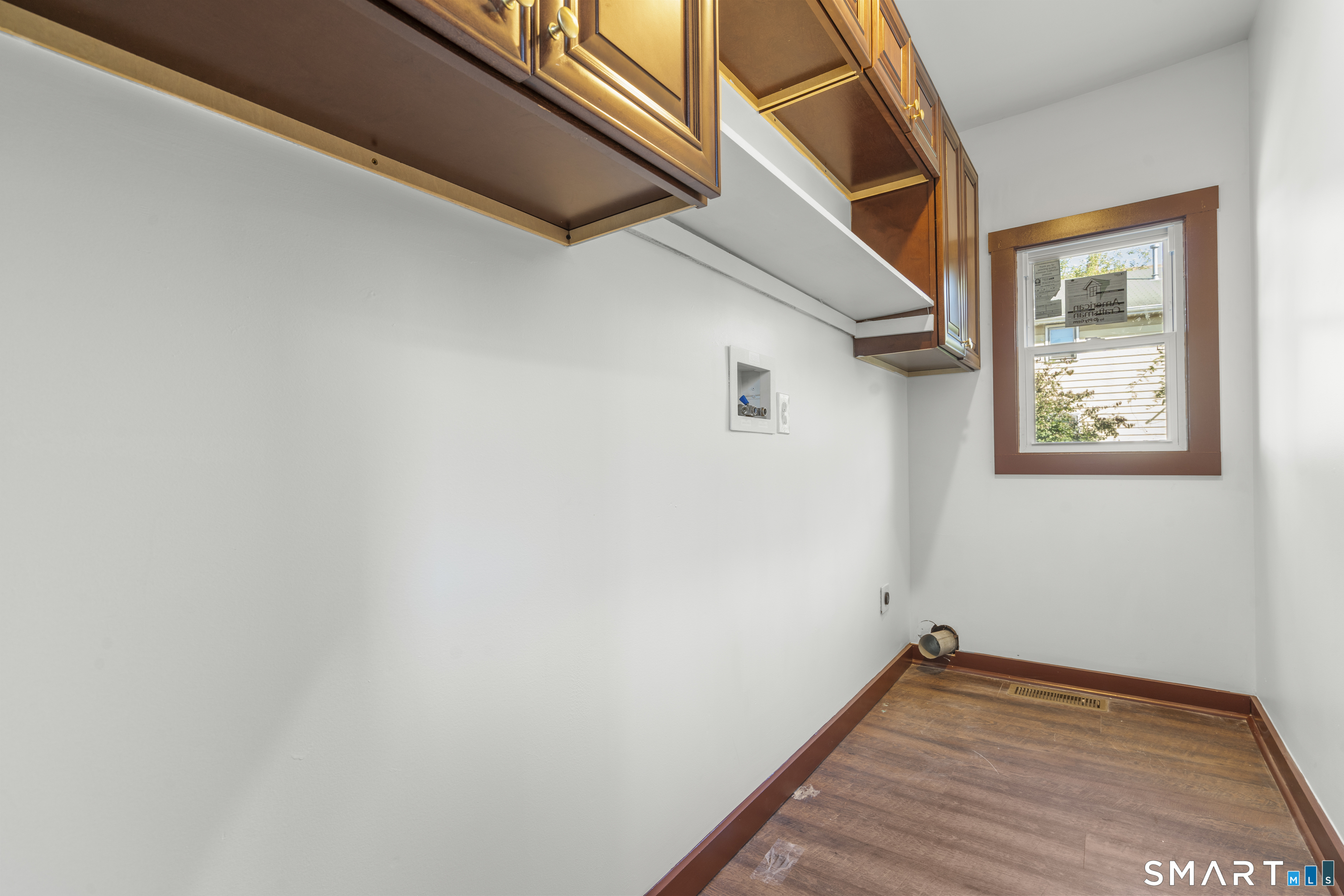 841 East 1st Flr Street Property Photo 4