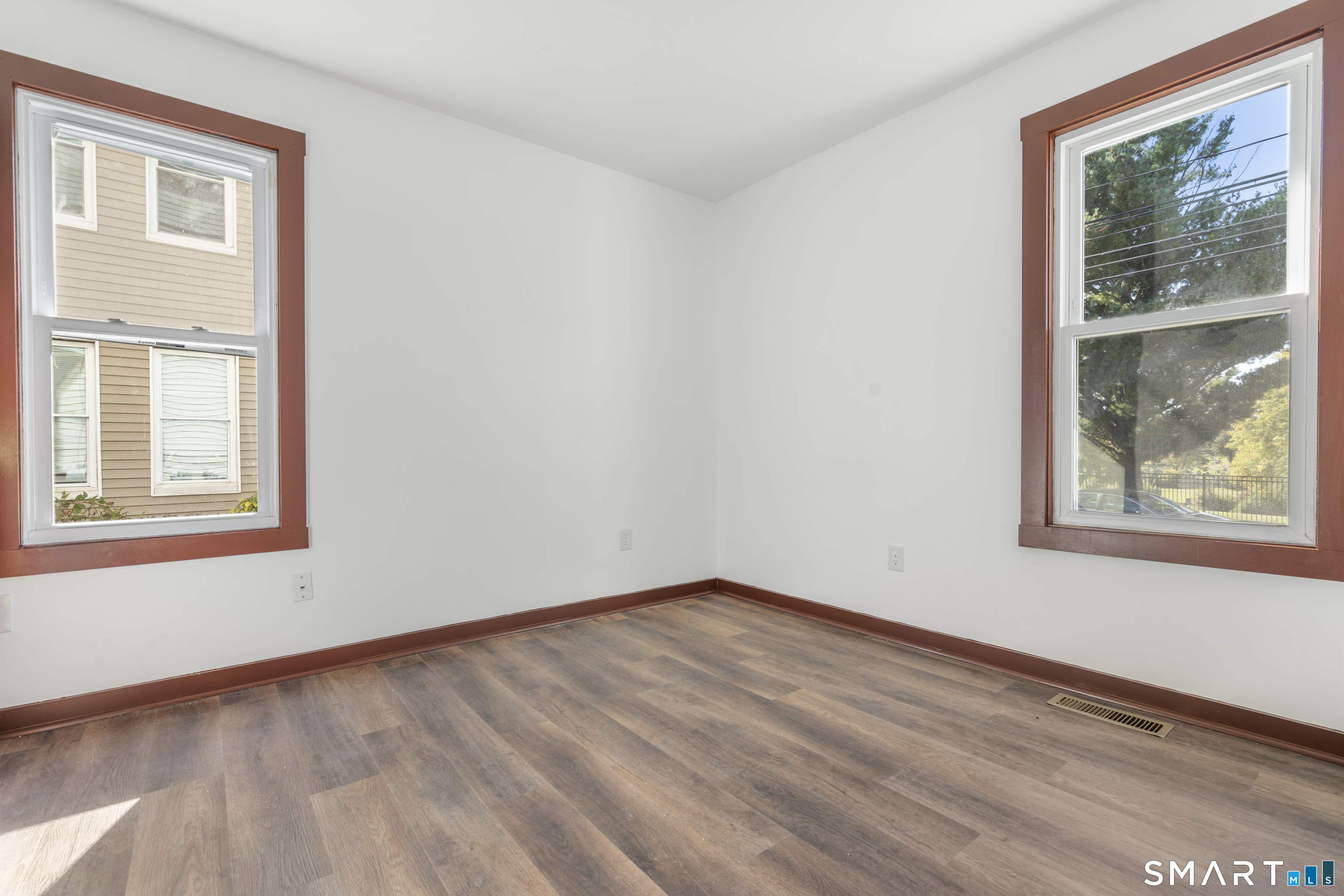 841 East 1st Flr Street Property Photo 9