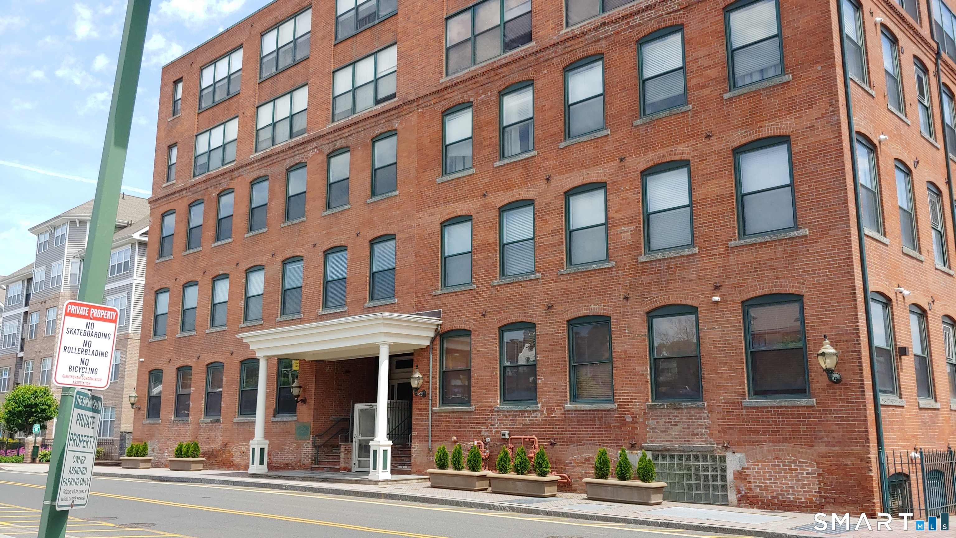 145 Canal 407 Street Property Photo 1
