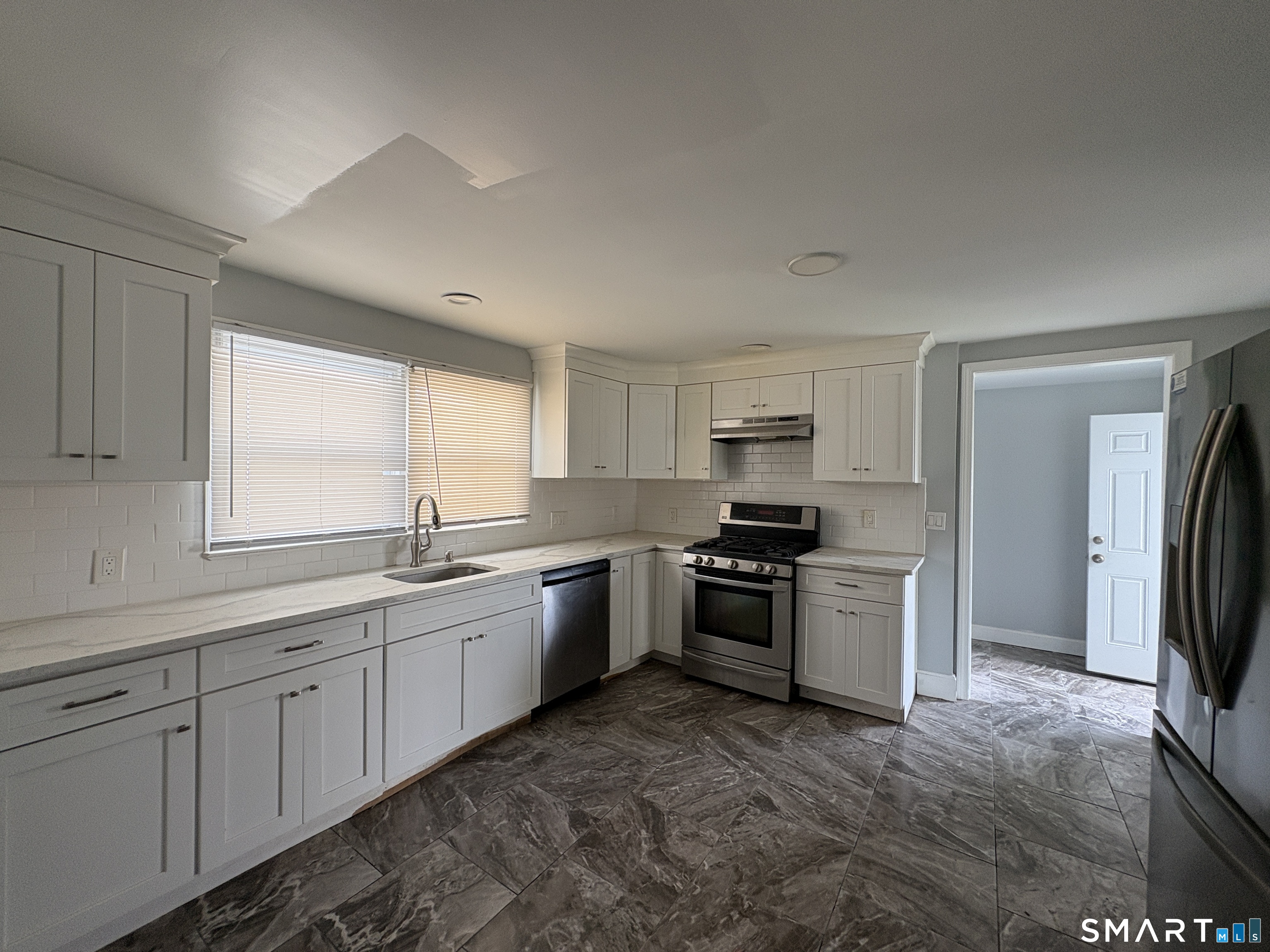 1046 Sylvan Avenue Property Photo 2