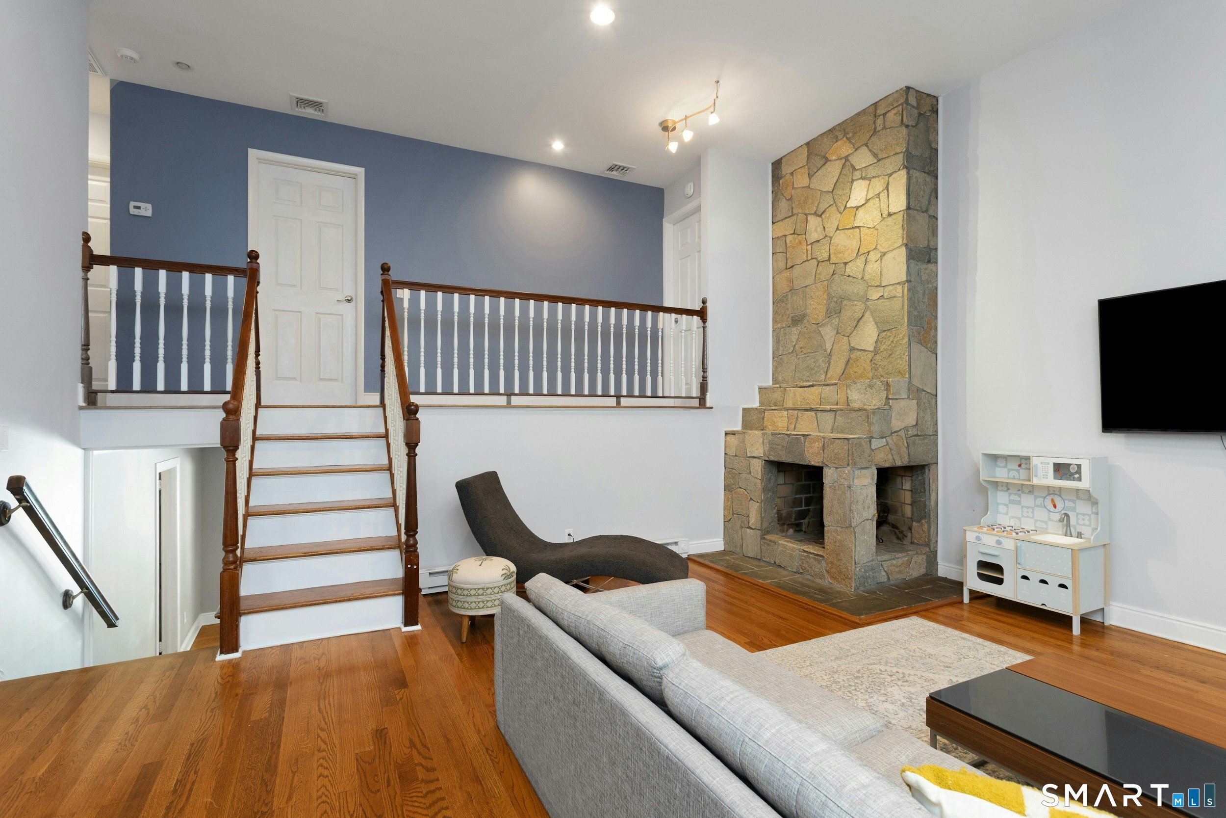 137 Wood Ridge Drive Property Photo 3