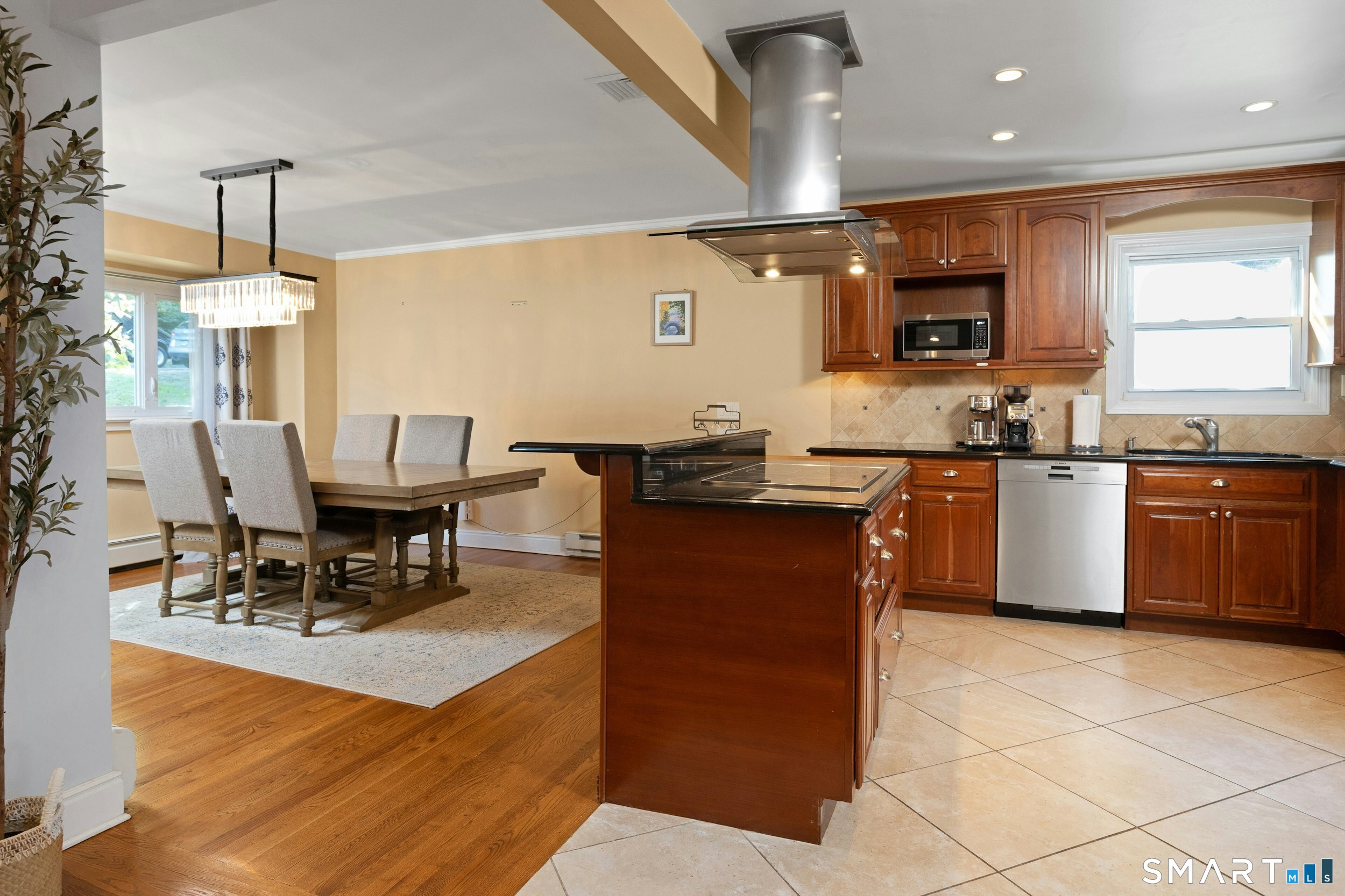 137 Wood Ridge Drive Property Photo 8
