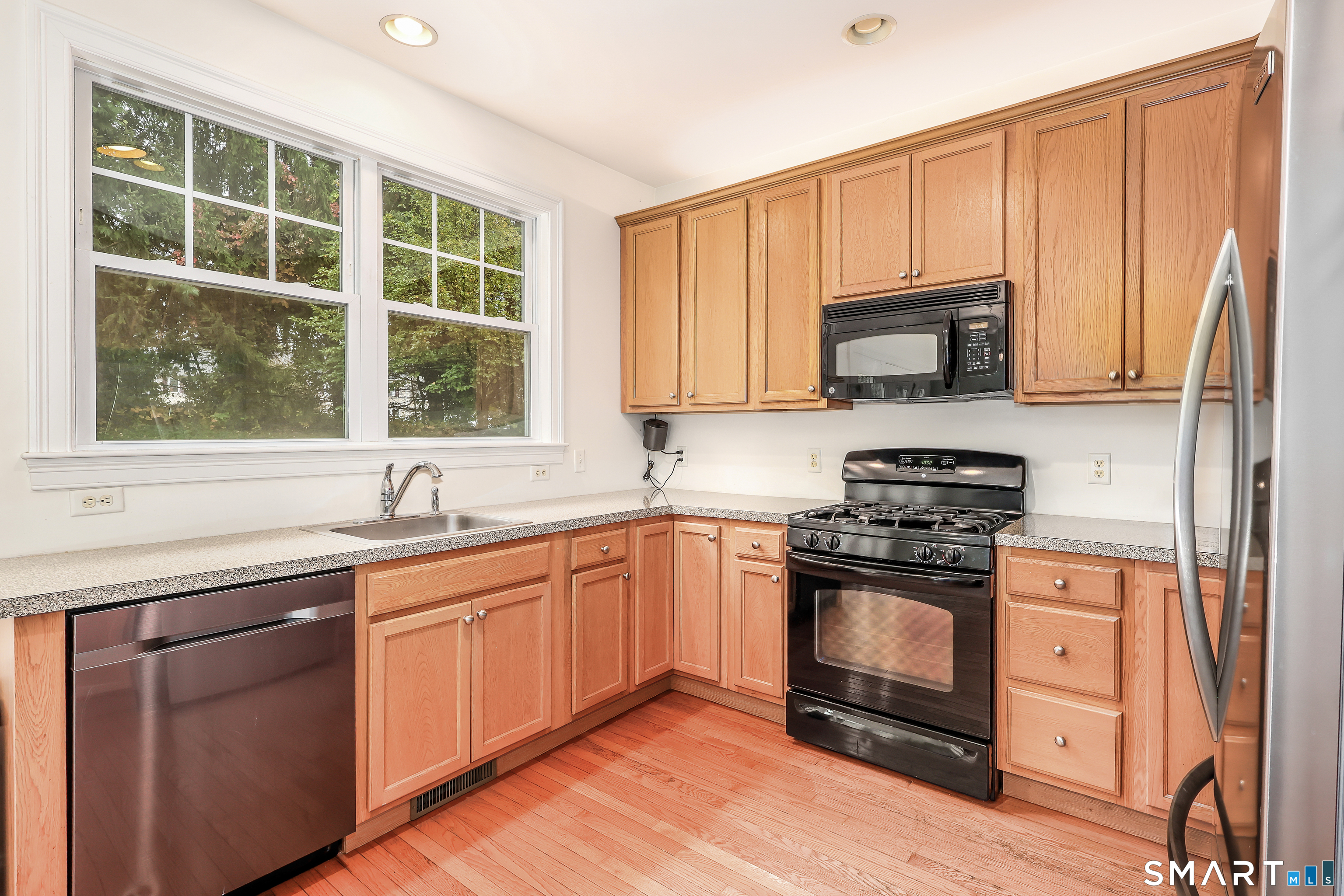 7 Lawrence 7 Avenue Property Photo 6