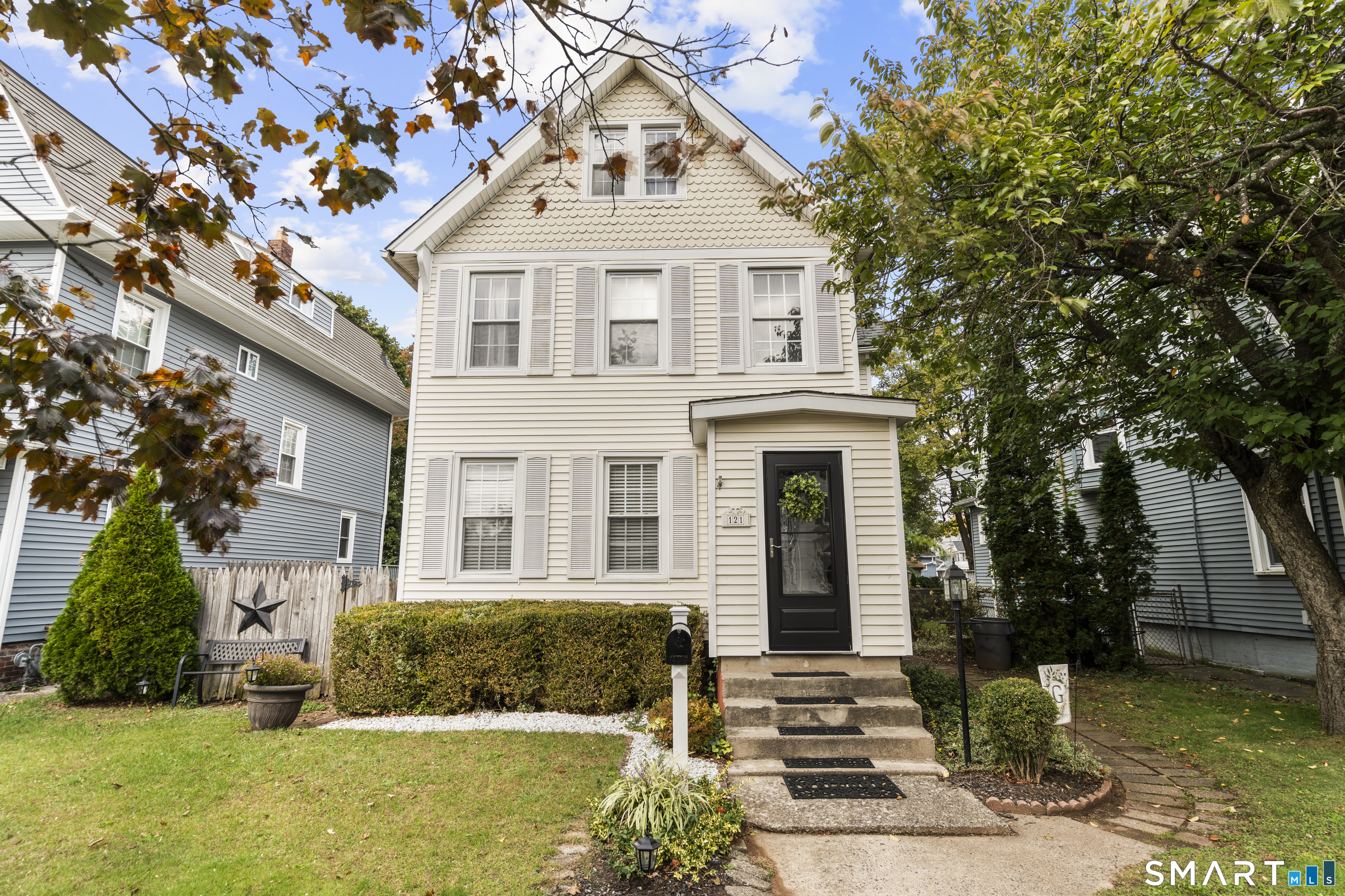 121 Center Street Property Photo 1