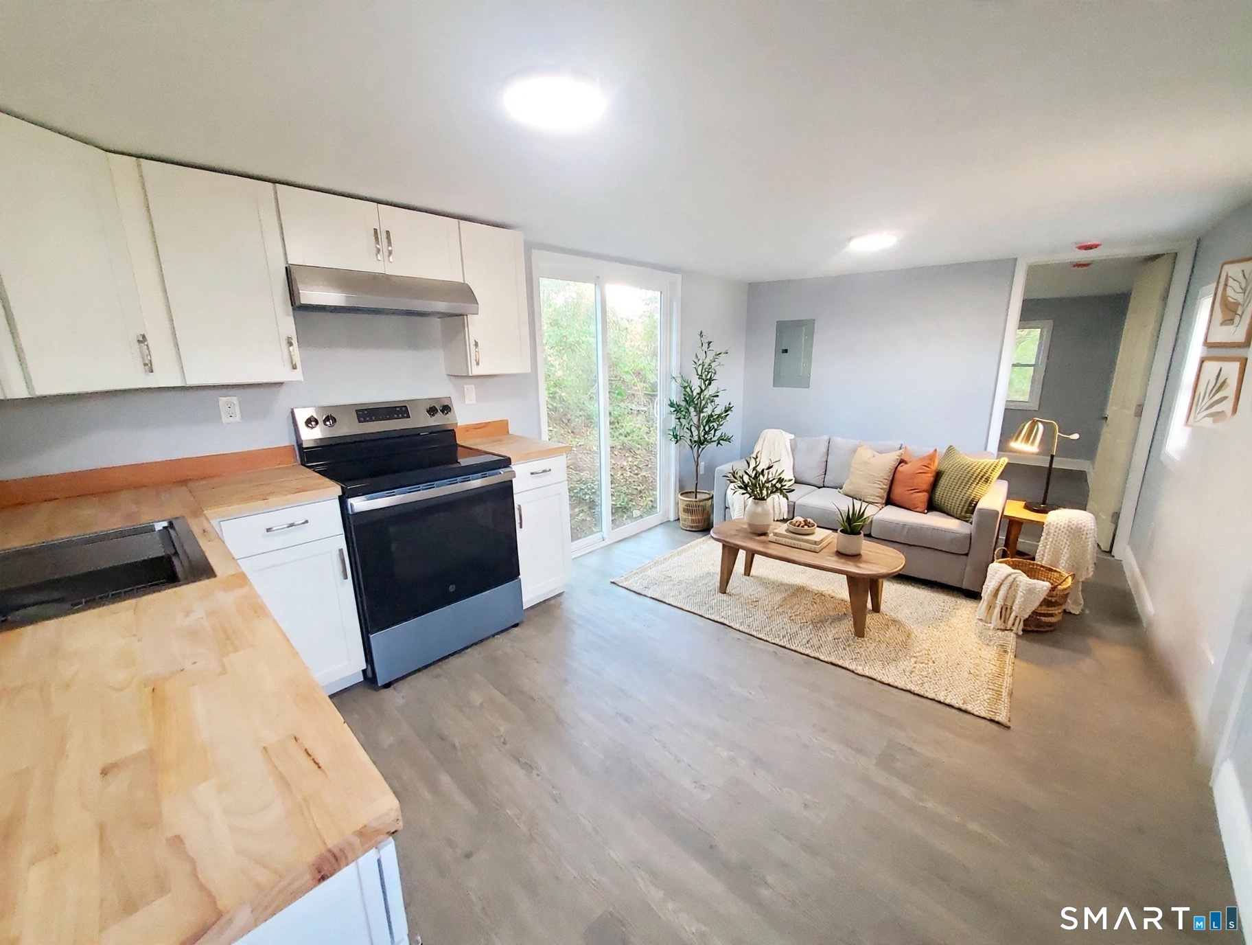 525 Main East 52 Street Property Photo 2