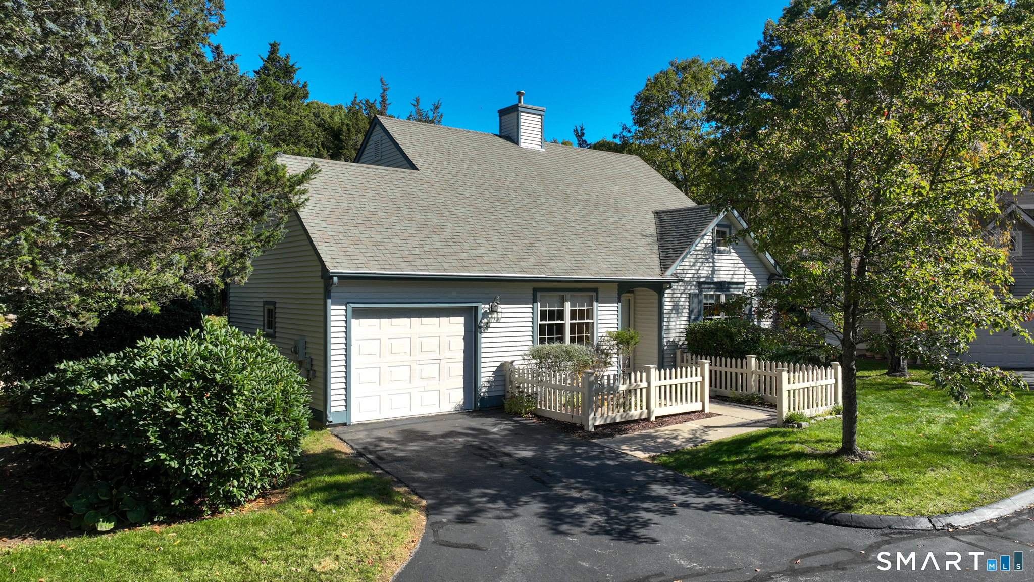 2 Meetinghouse Lane Property Photo 1