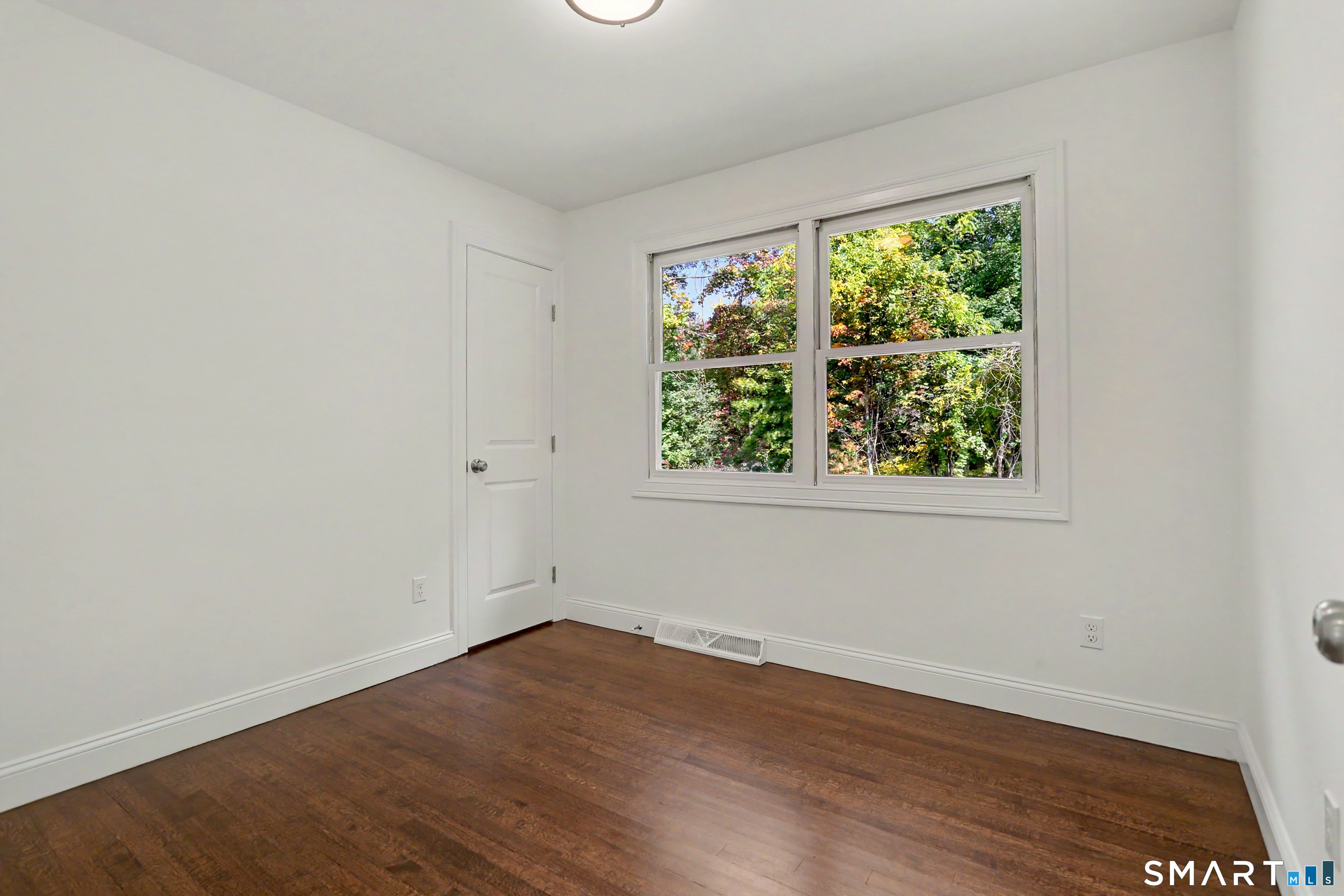 30 Maiden East Lane Property Photo 18