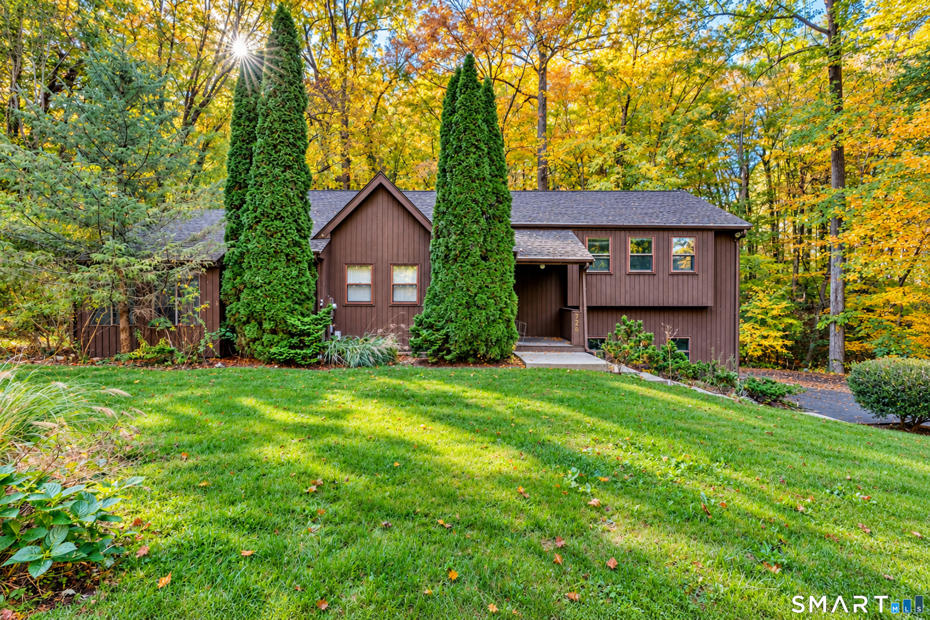 726 Neipsic Road Property Photo 1