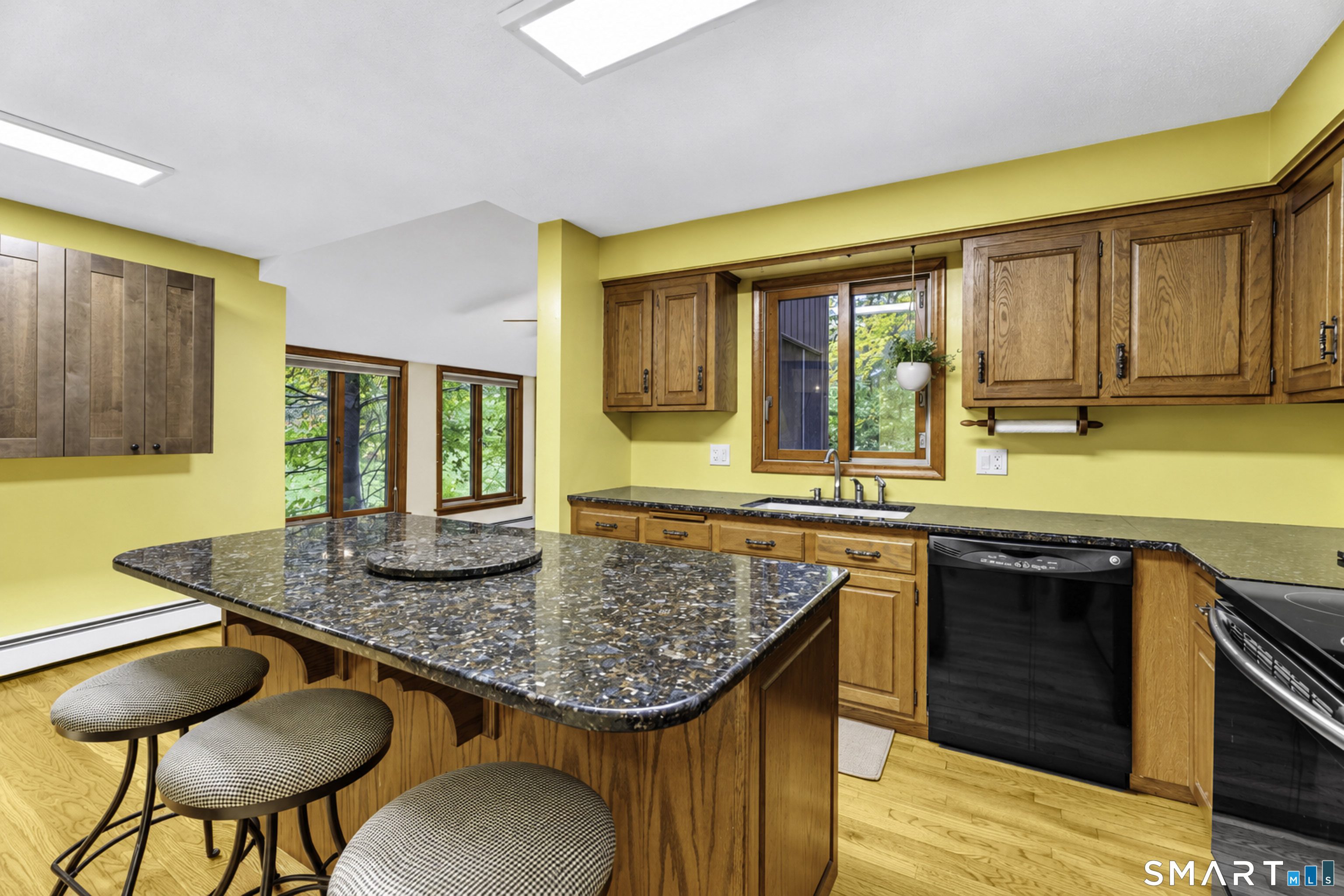 726 Neipsic Road Property Photo 8