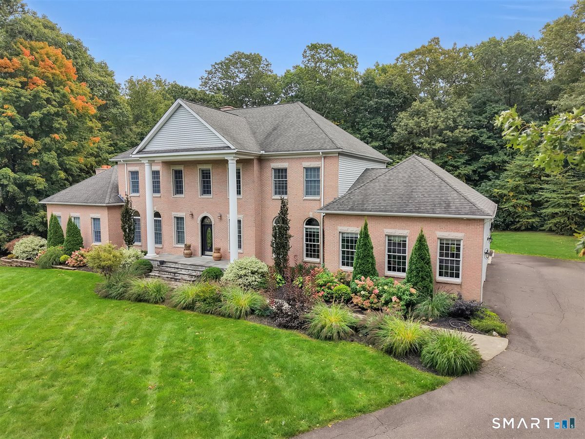 52 Country Club Road Property Photo 2