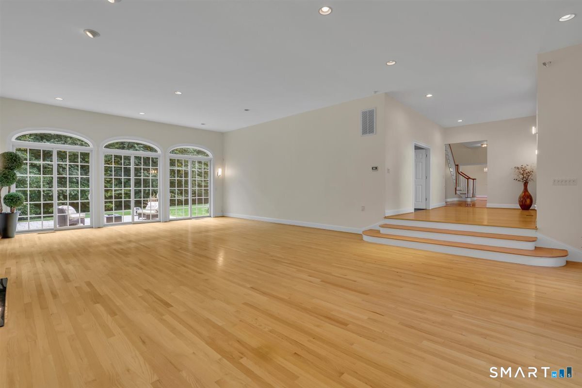 52 Country Club Road Property Photo 8