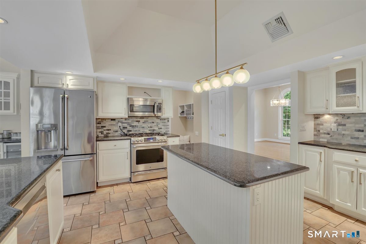 52 Country Club Road Property Photo 10