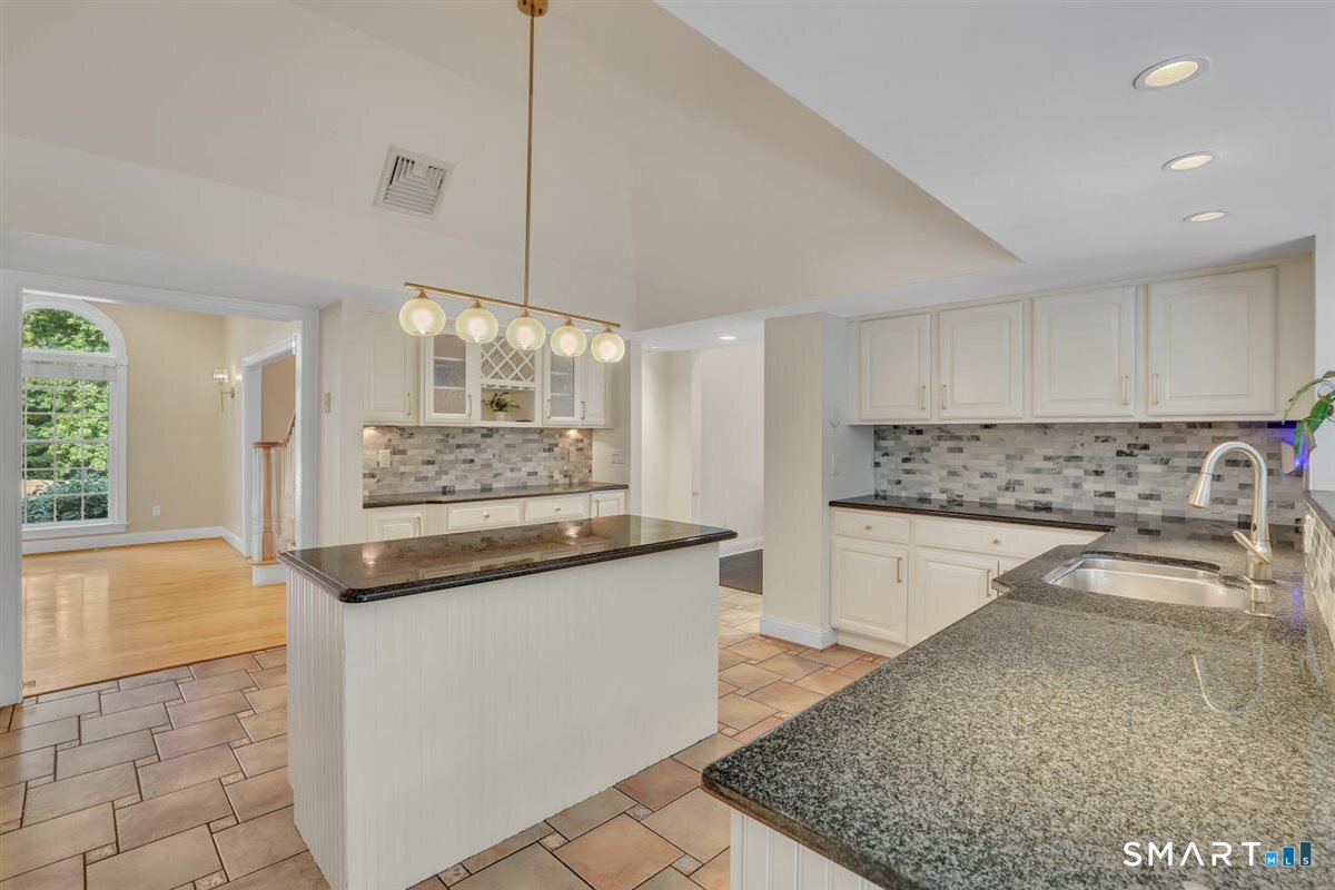 52 Country Club Road Property Photo 12