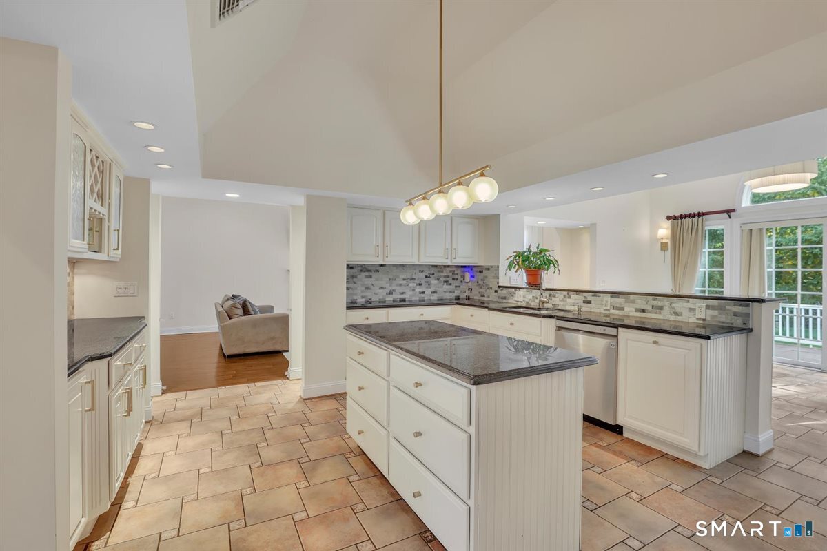52 Country Club Road Property Photo 13