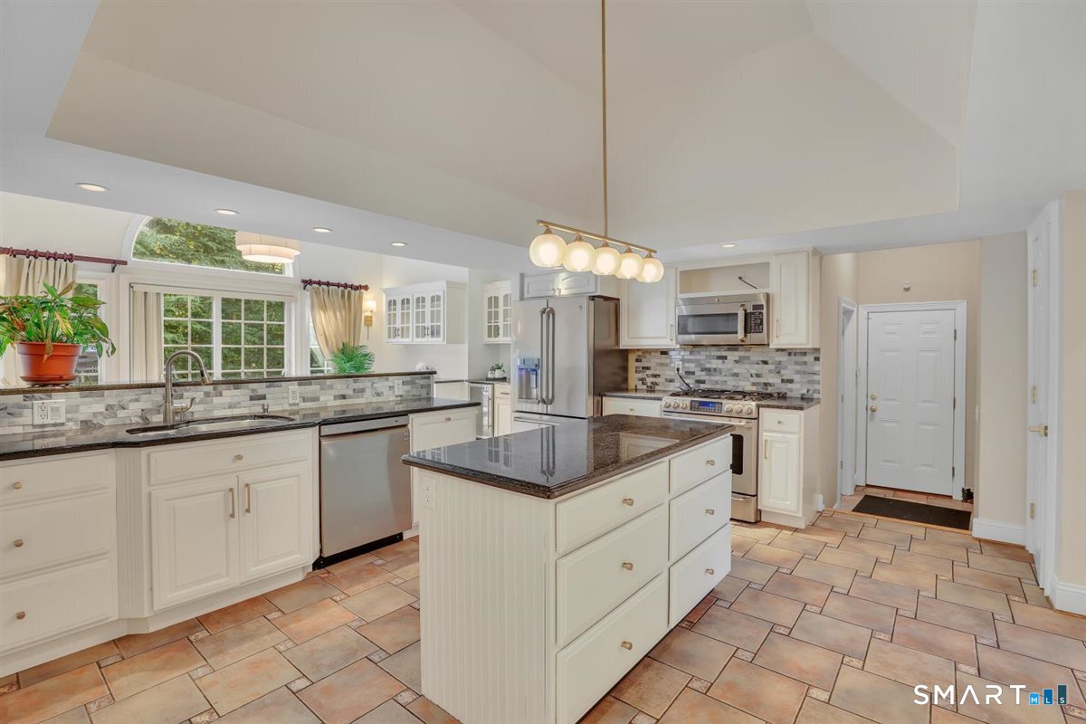 52 Country Club Road Property Photo 14