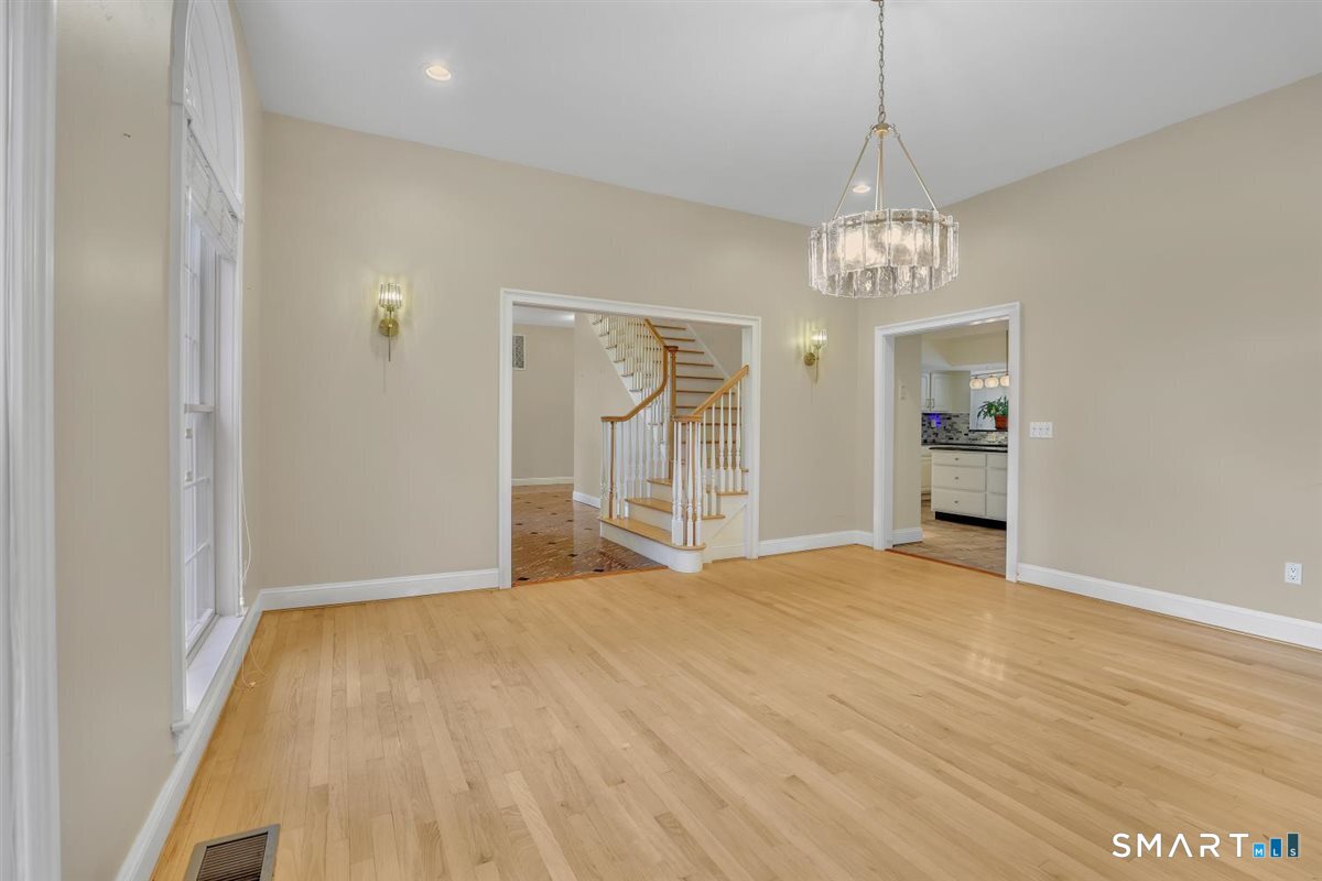 52 Country Club Road Property Photo 18