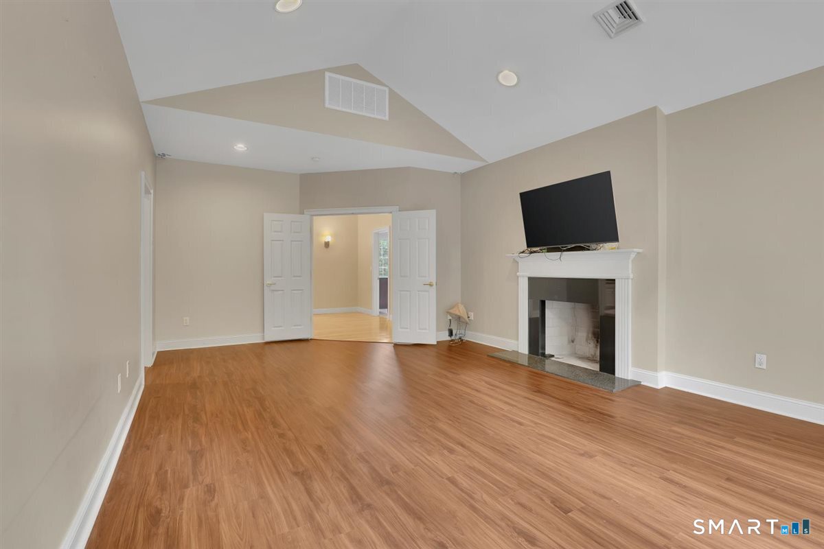 52 Country Club Road Property Photo 21