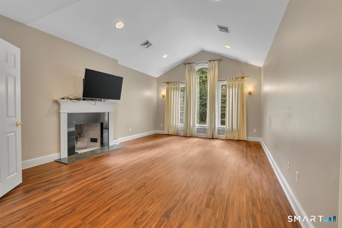 52 Country Club Road Property Photo 22