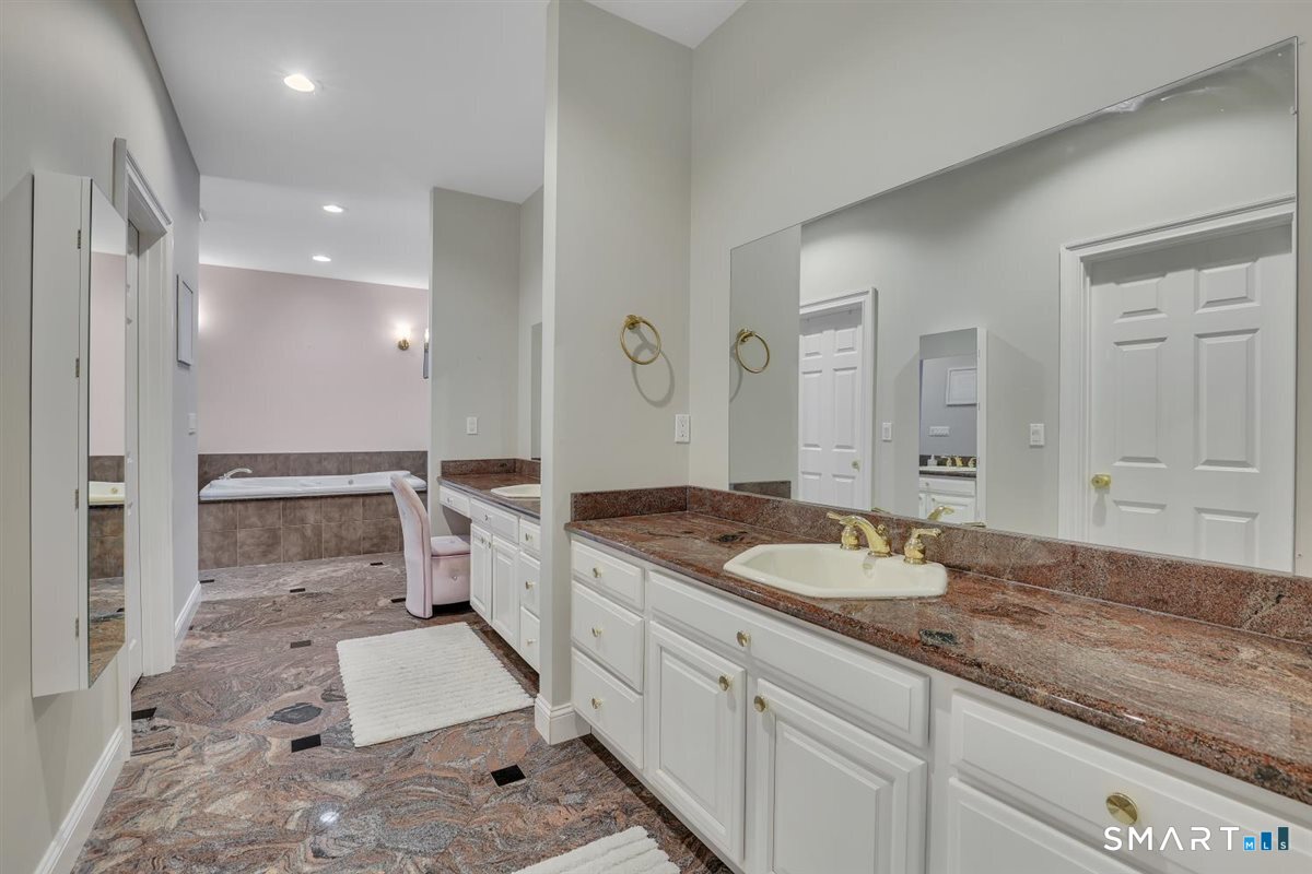52 Country Club Road Property Photo 23
